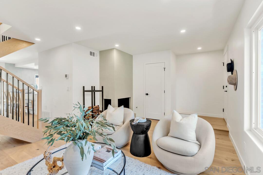 Detail Gallery Image 4 of 49 For 827  Del Mar Downs Rd  #E,  Solana Beach,  CA 92075 - 3 Beds | 2/1 Baths