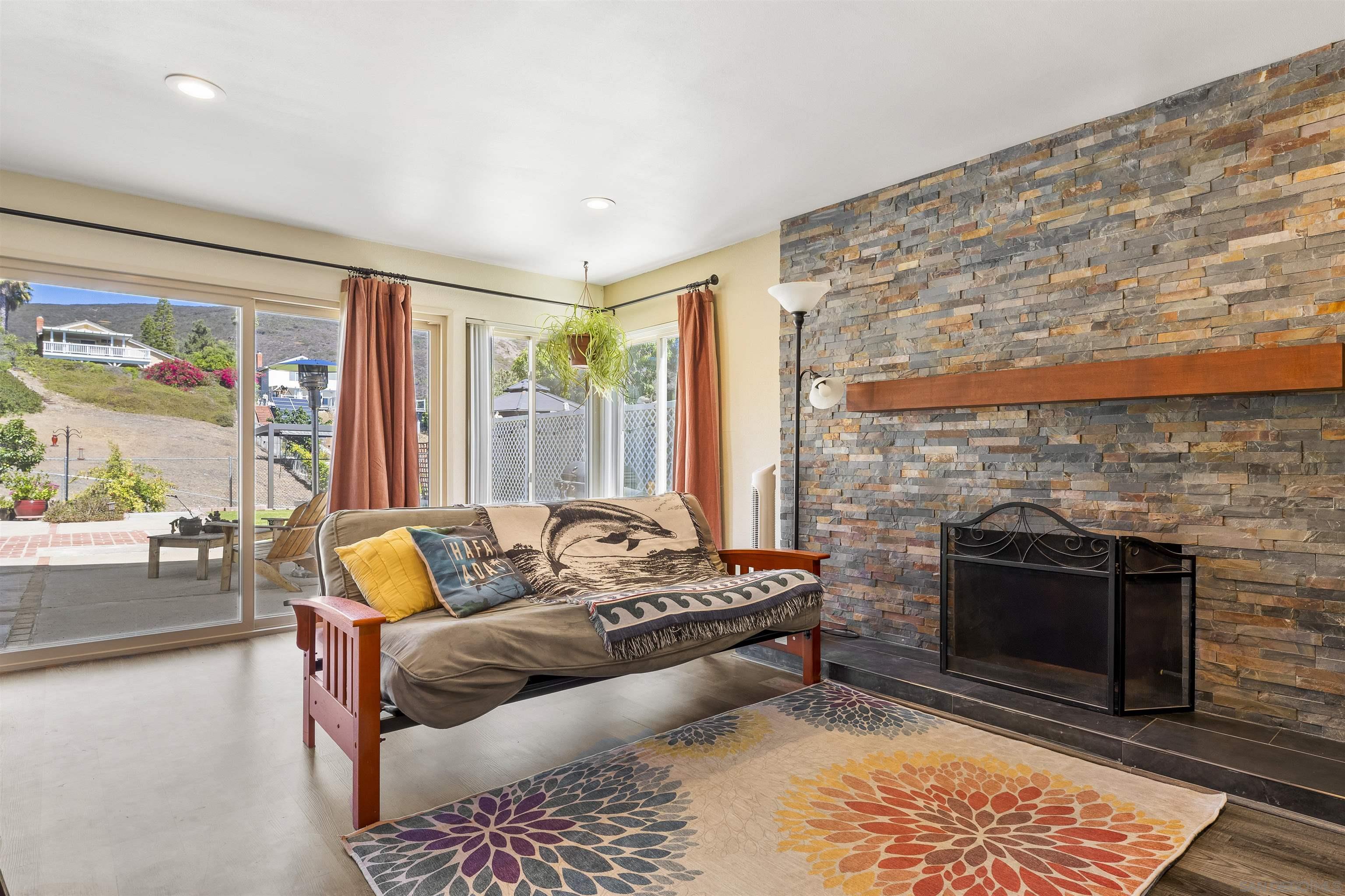 Detail Gallery Image 13 of 36 For 13879  Paseo Cardiel, San Diego,  CA 92129 - 4 Beds | 2/1 Baths