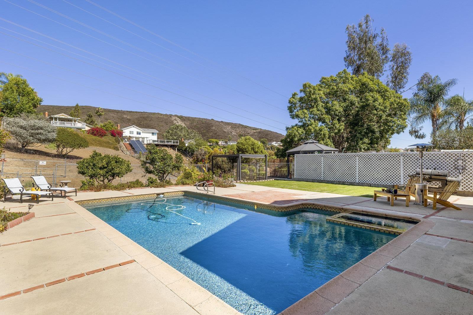 Detail Gallery Image 30 of 36 For 13879  Paseo Cardiel, San Diego,  CA 92129 - 4 Beds | 2/1 Baths