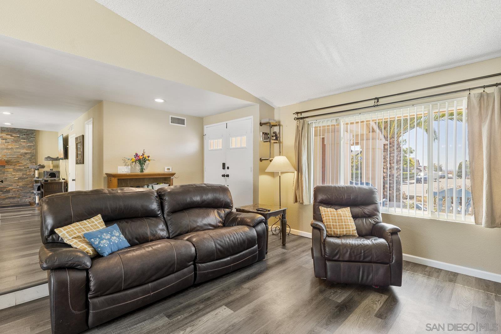 Detail Gallery Image 6 of 36 For 13879  Paseo Cardiel, San Diego,  CA 92129 - 4 Beds | 2/1 Baths