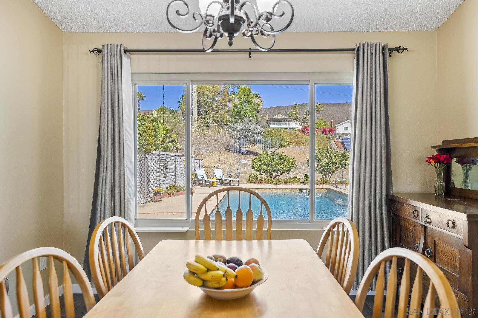 Detail Gallery Image 8 of 36 For 13879  Paseo Cardiel, San Diego,  CA 92129 - 4 Beds | 2/1 Baths