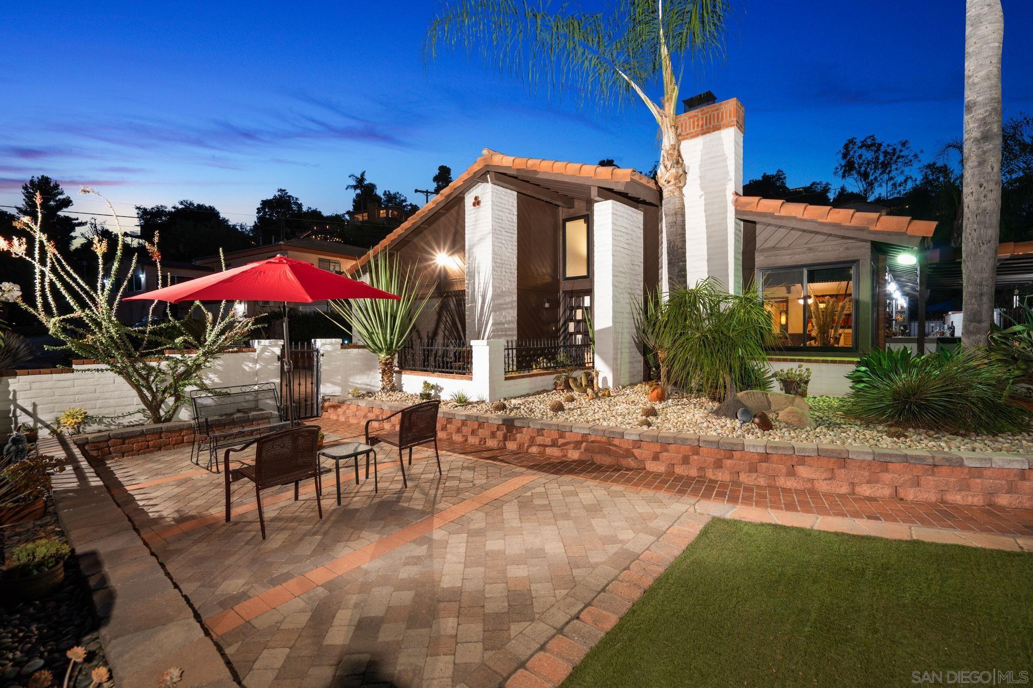 Detail Gallery Image 3 of 47 For 1144  Bellvine Trail, El Cajon,  CA 92019 - 4 Beds | 3 Baths