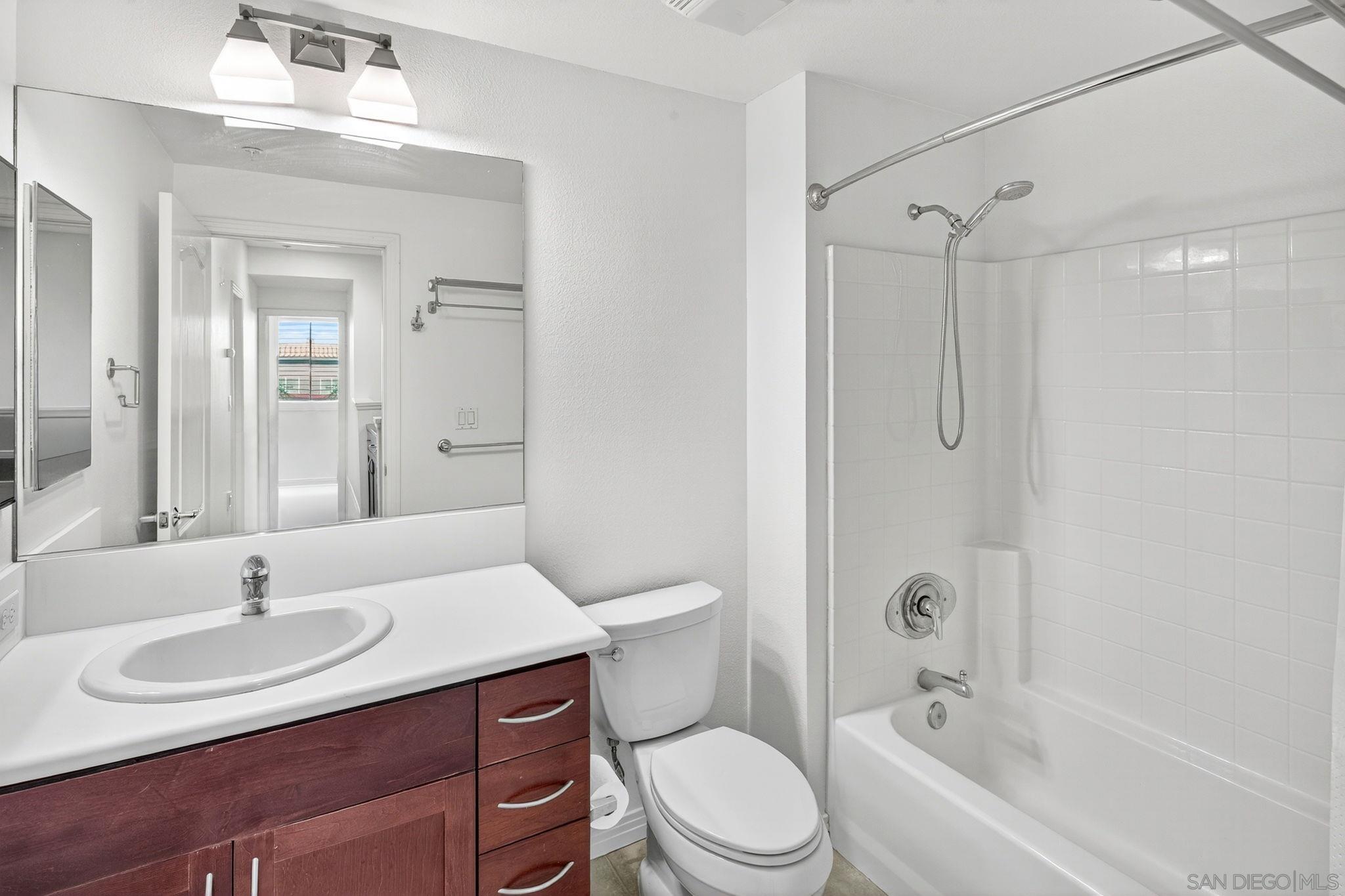 Detail Gallery Image 13 of 36 For 1750  Kettner Blvd  114, San Diego,  CA 92101 - 2 Beds | 2/1 Baths