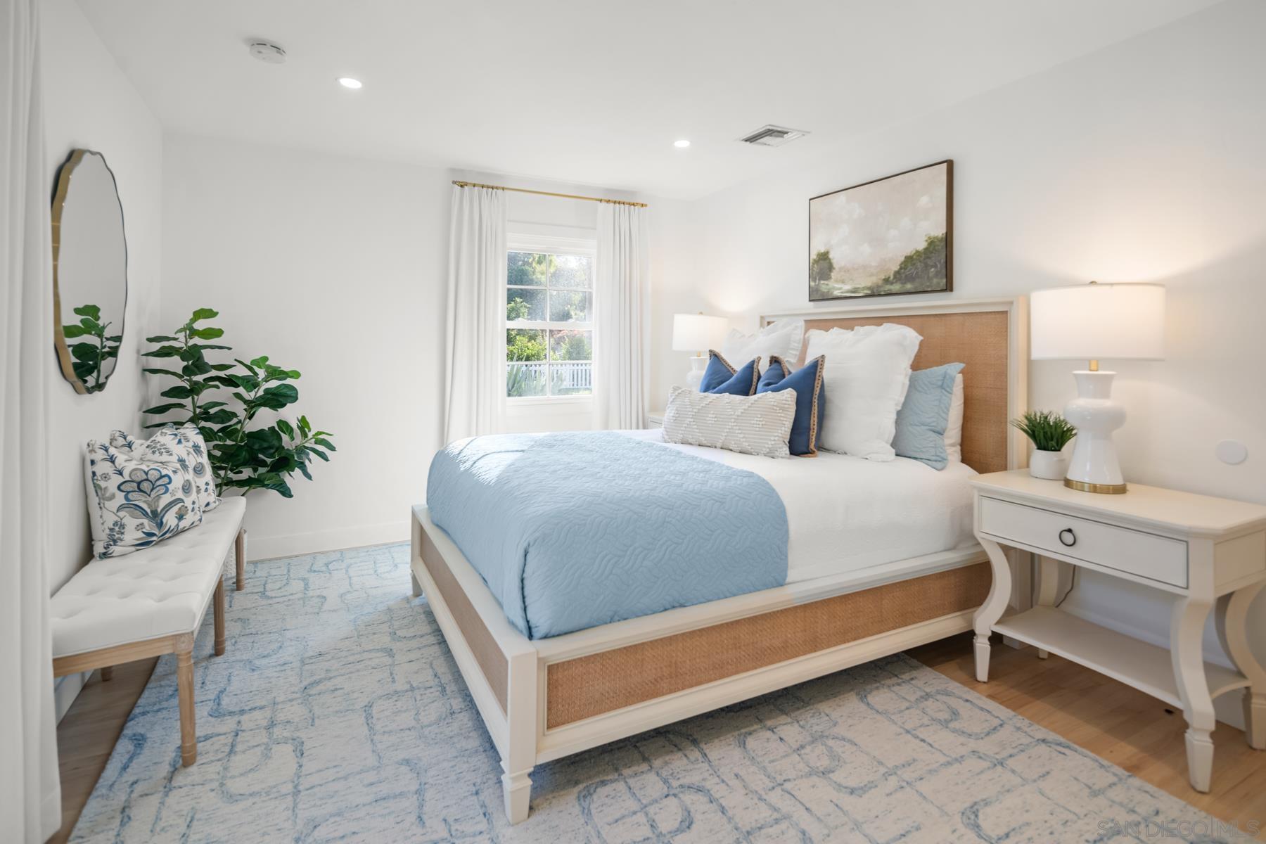 Detail Gallery Image 18 of 37 For 909  1st St, Coronado,  CA 92118 - 2 Beds | 2 Baths