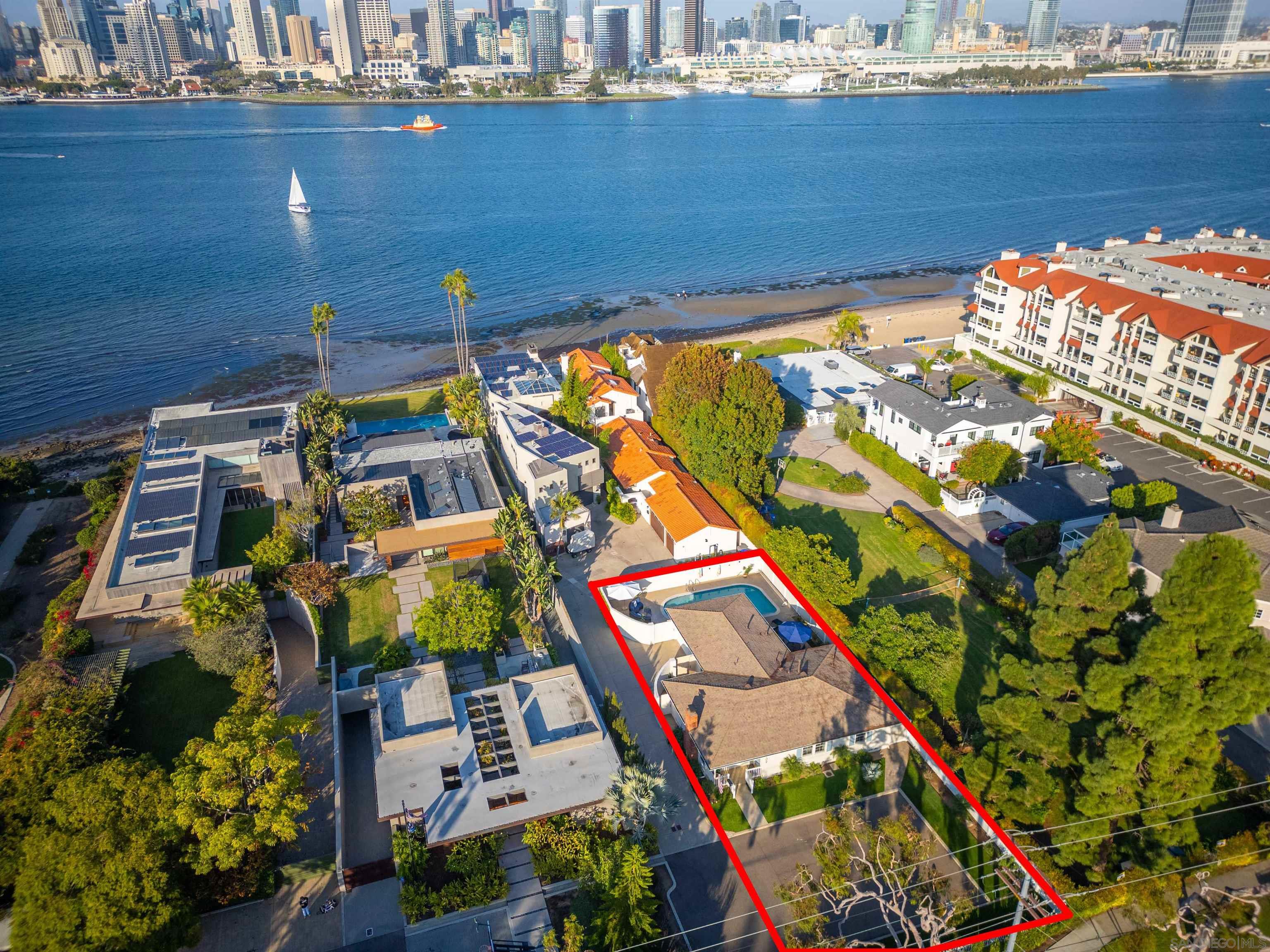 Detail Gallery Image 3 of 37 For 909  1st St, Coronado,  CA 92118 - 2 Beds | 2 Baths