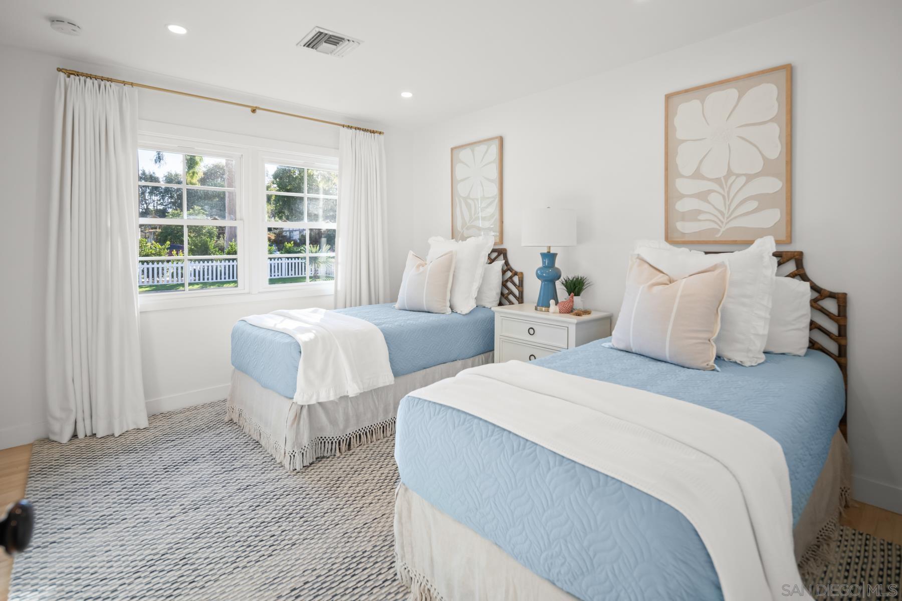 Detail Gallery Image 23 of 37 For 909  1st St, Coronado,  CA 92118 - 2 Beds | 2 Baths