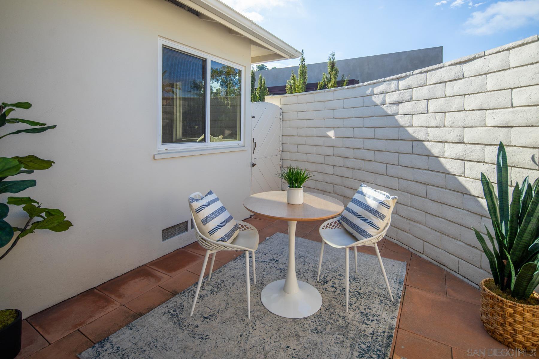 Detail Gallery Image 27 of 37 For 909  1st St, Coronado,  CA 92118 - 2 Beds | 2 Baths