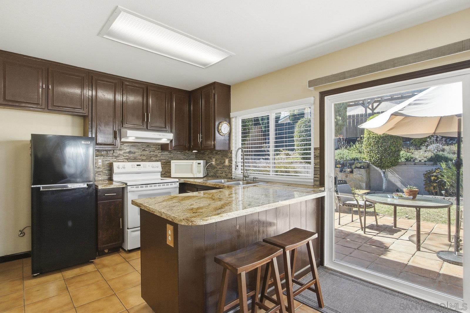 Detail Gallery Image 14 of 33 For 11096  Sagittarius Rd, San Diego,  CA 92126 - 4 Beds | 2 Baths