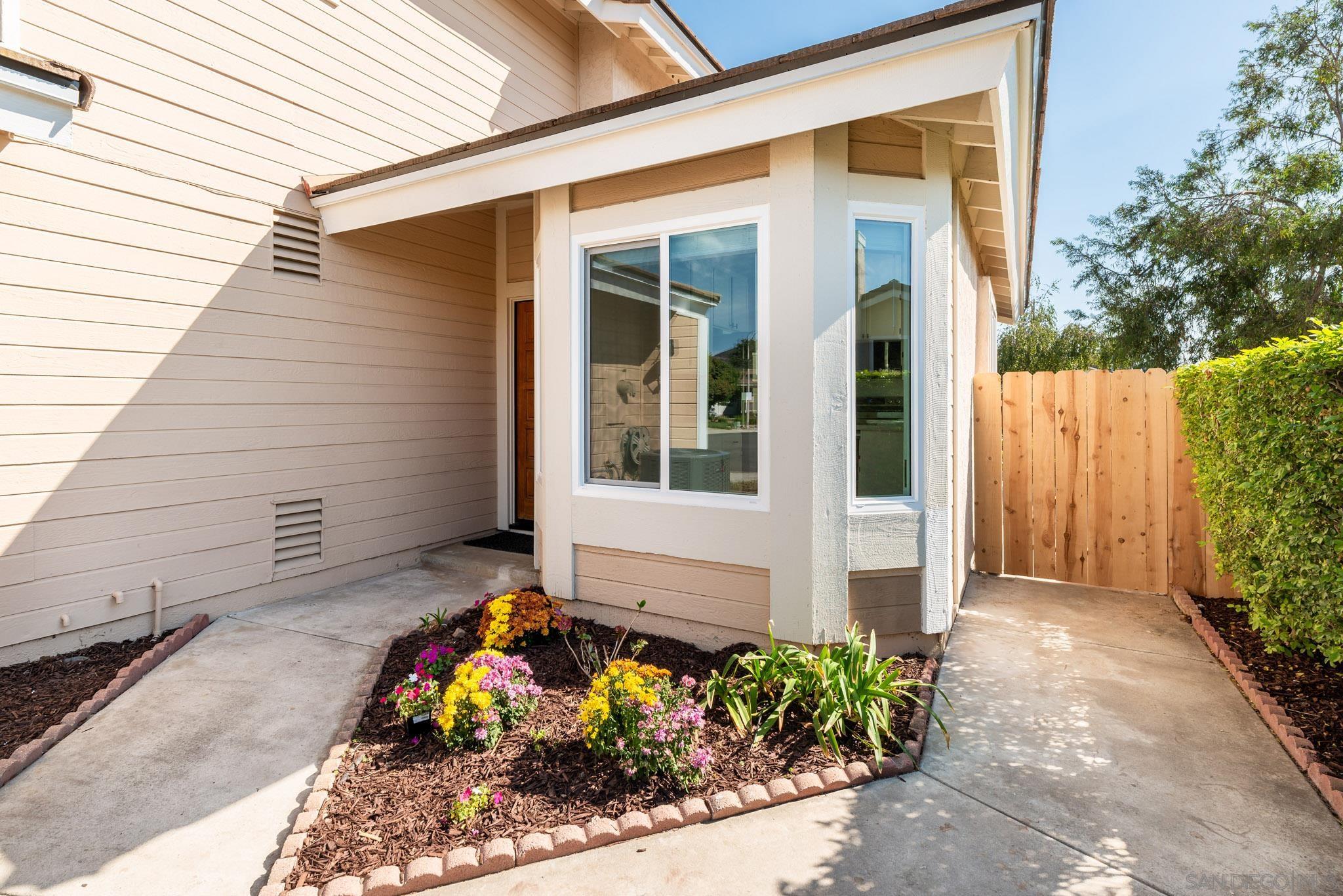 Detail Gallery Image 2 of 20 For 9525  Cedar Hill Ct, San Diego,  CA 92129 - 3 Beds | 2/1 Baths