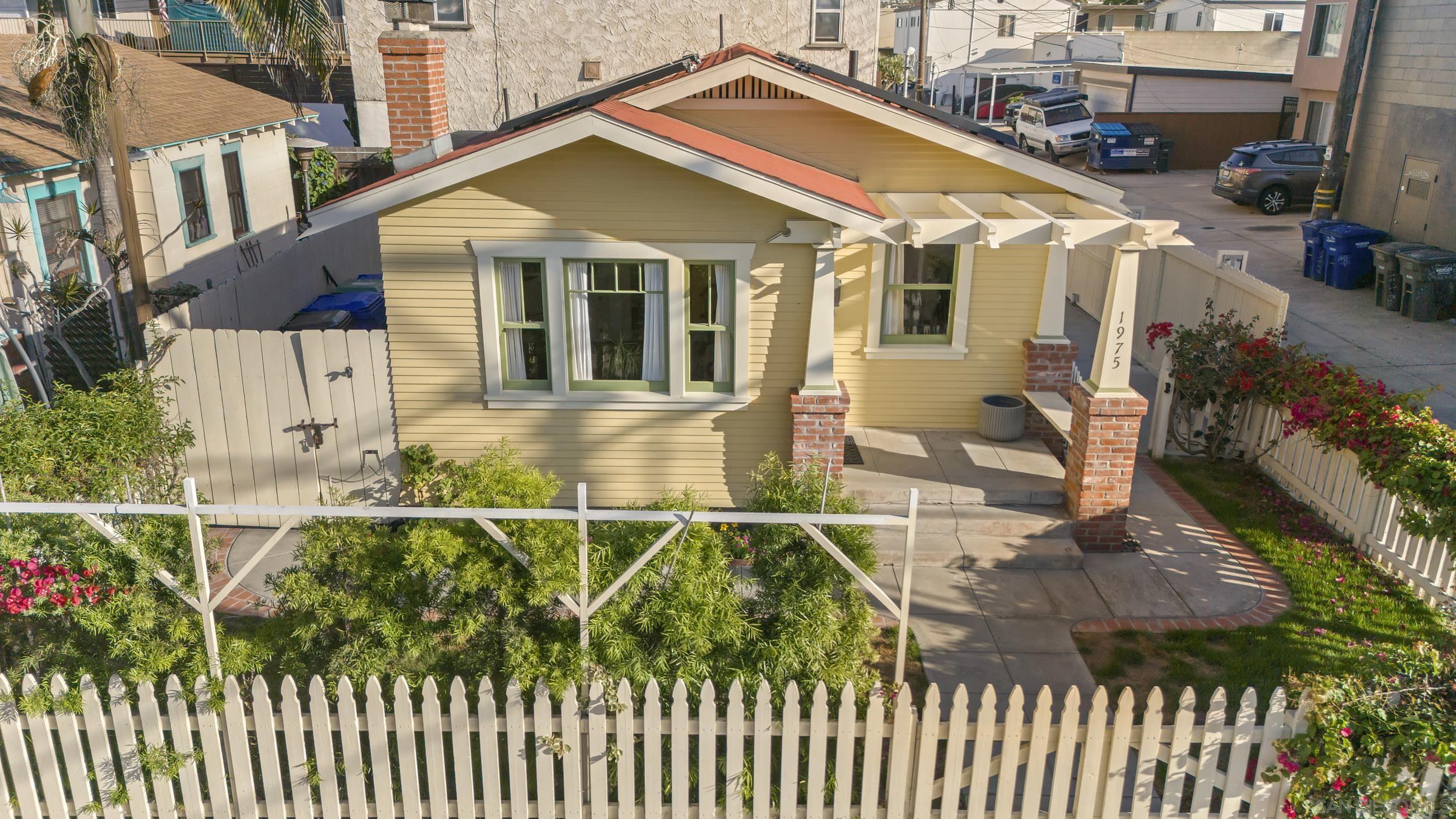 Detail Gallery Image 17 of 34 For 1975  Bacon St, San Diego,  CA 92107 - 2 Beds | 1 Baths