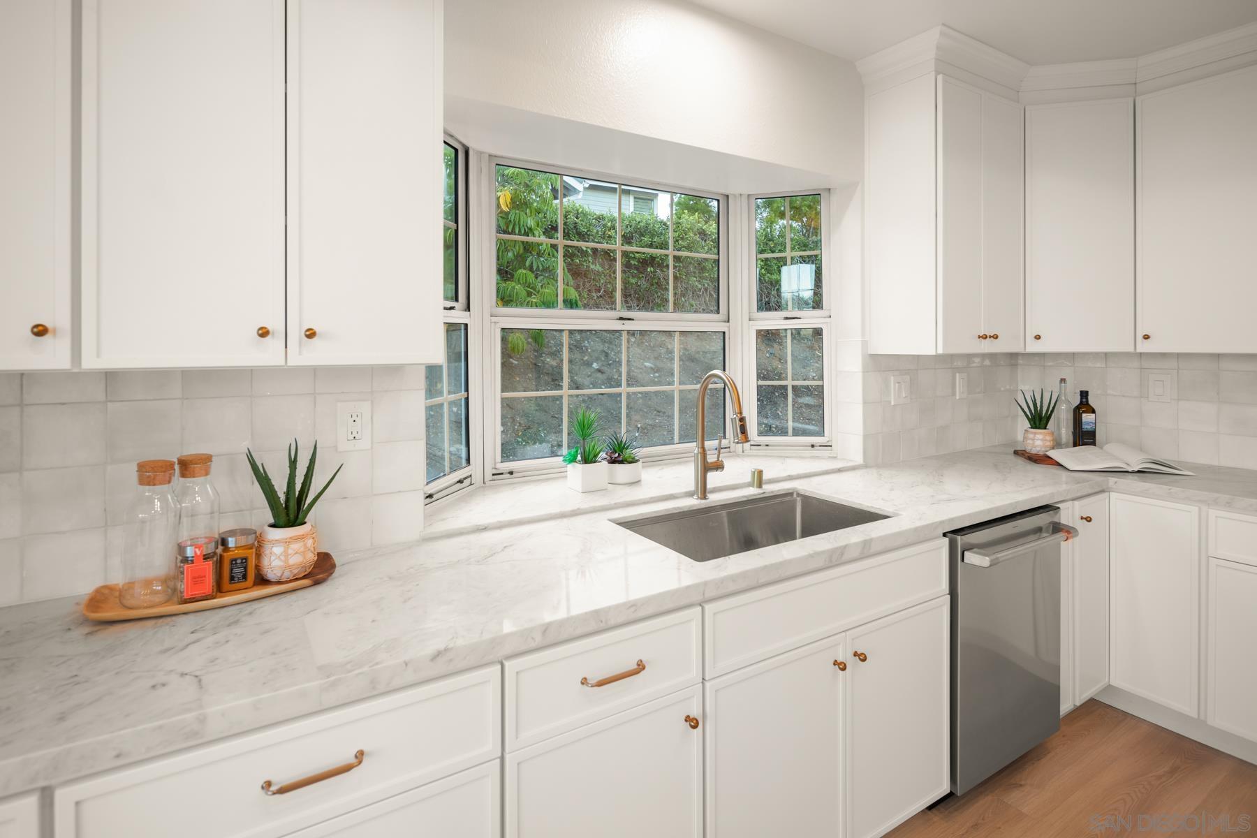 Detail Gallery Image 25 of 46 For 9975  Rue Chantemar, San Diego,  CA 92131 - 4 Beds | 3 Baths