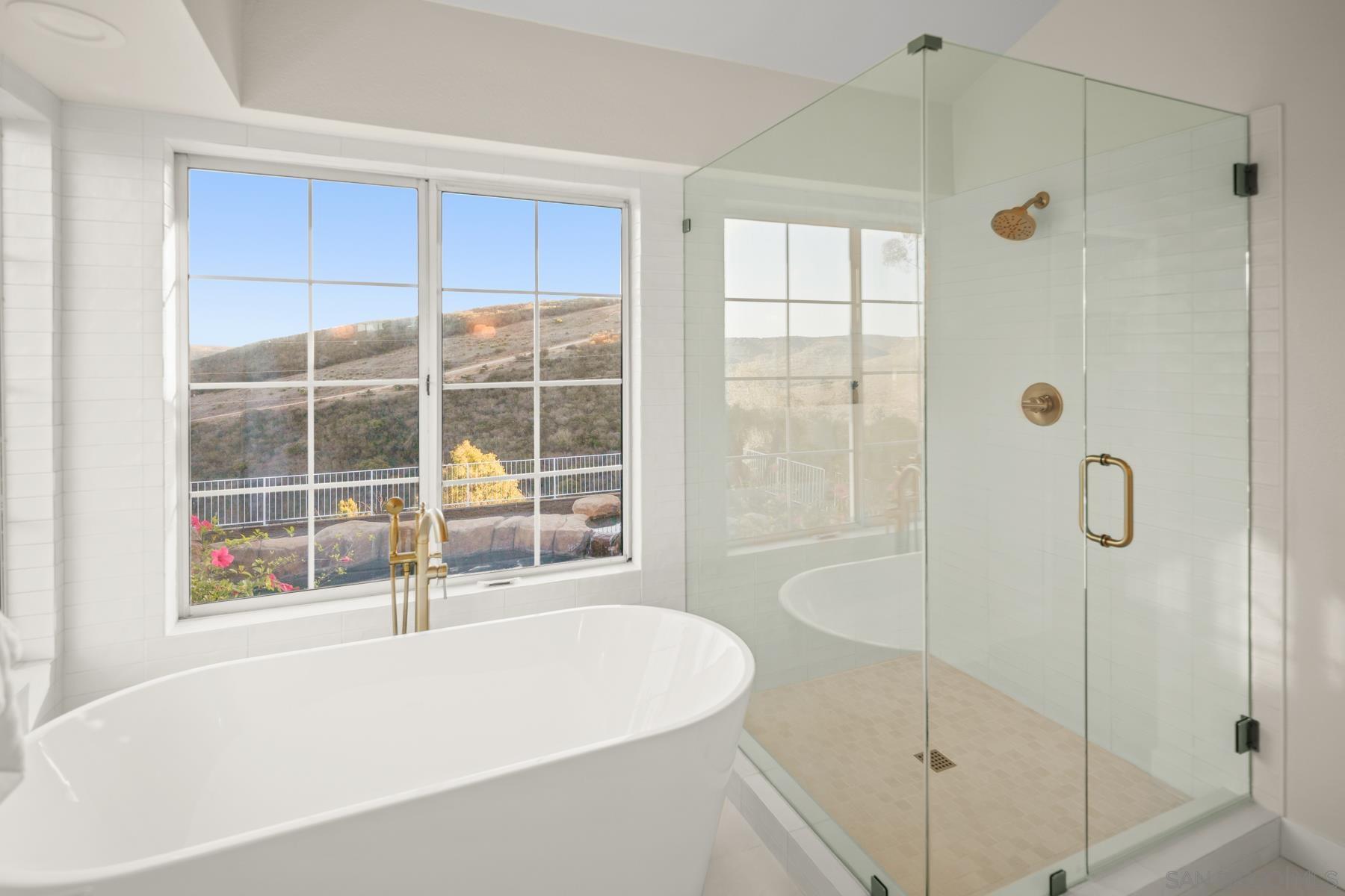 Detail Gallery Image 37 of 46 For 9975  Rue Chantemar, San Diego,  CA 92131 - 4 Beds | 3 Baths