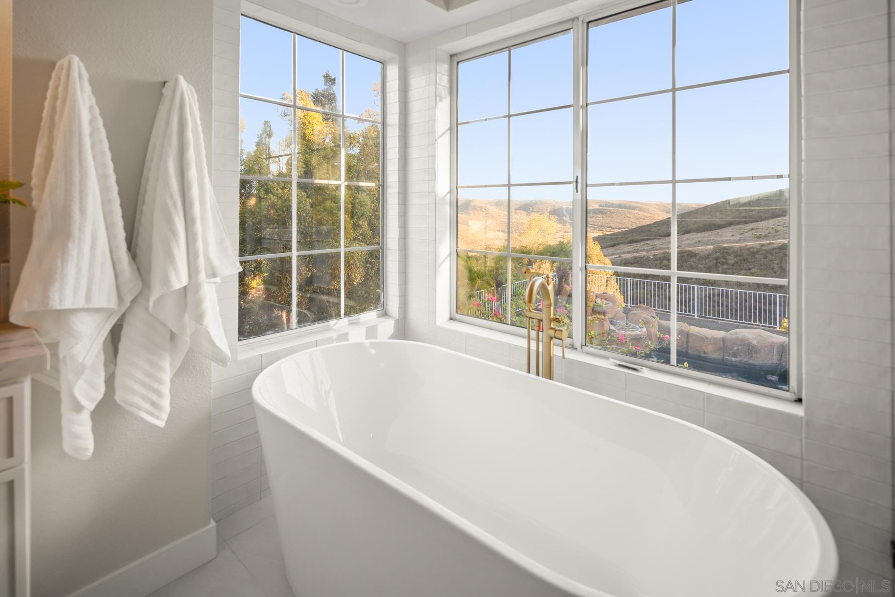 Detail Gallery Image 41 of 46 For 9975  Rue Chantemar, San Diego,  CA 92131 - 4 Beds | 3 Baths