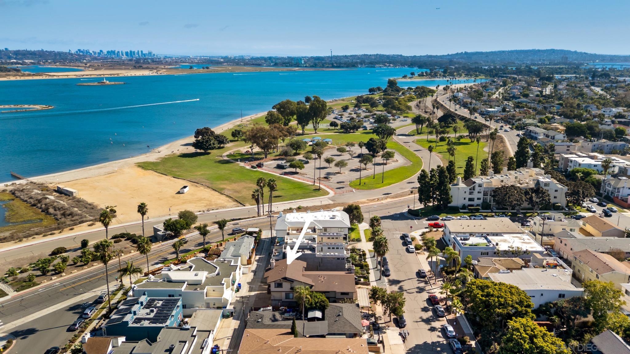 Detail Gallery Image 2 of 38 For 3825  Kendall St, San Diego,  CA 92109 - 2 Beds | 2/1 Baths