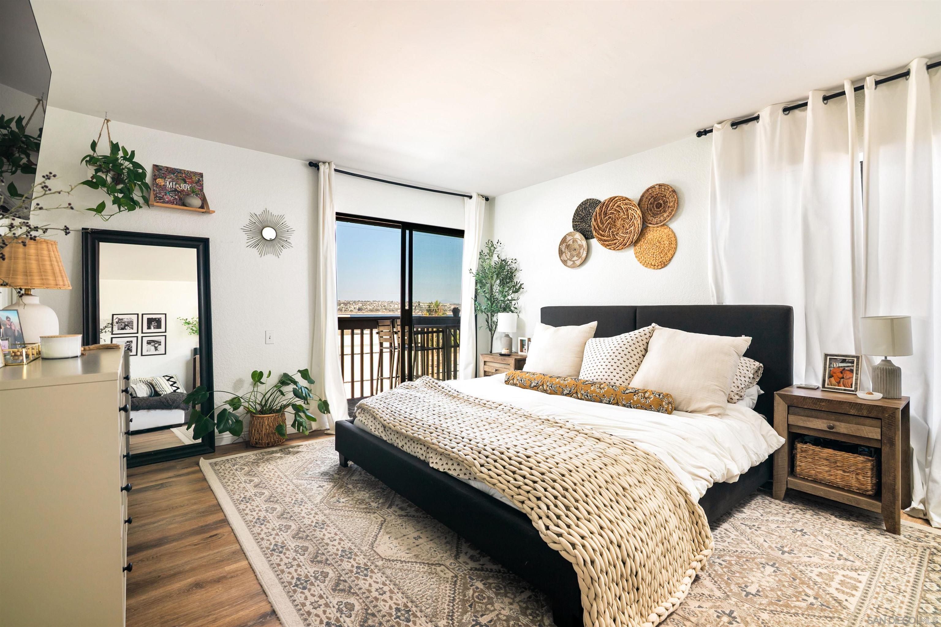 Detail Gallery Image 17 of 38 For 3825  Kendall St, San Diego,  CA 92109 - 2 Beds | 2/1 Baths