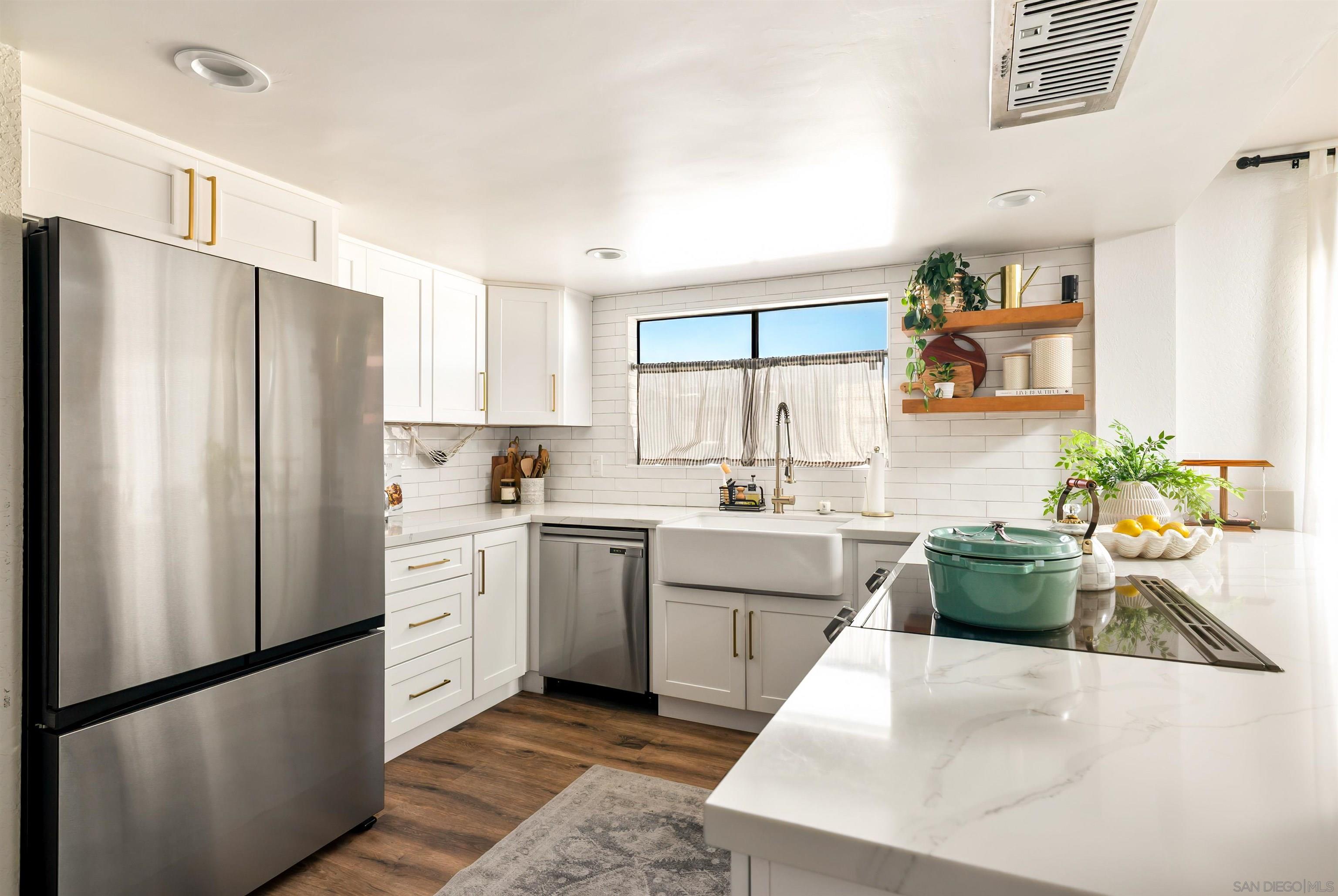 Detail Gallery Image 10 of 38 For 3825  Kendall St, San Diego,  CA 92109 - 2 Beds | 2/1 Baths