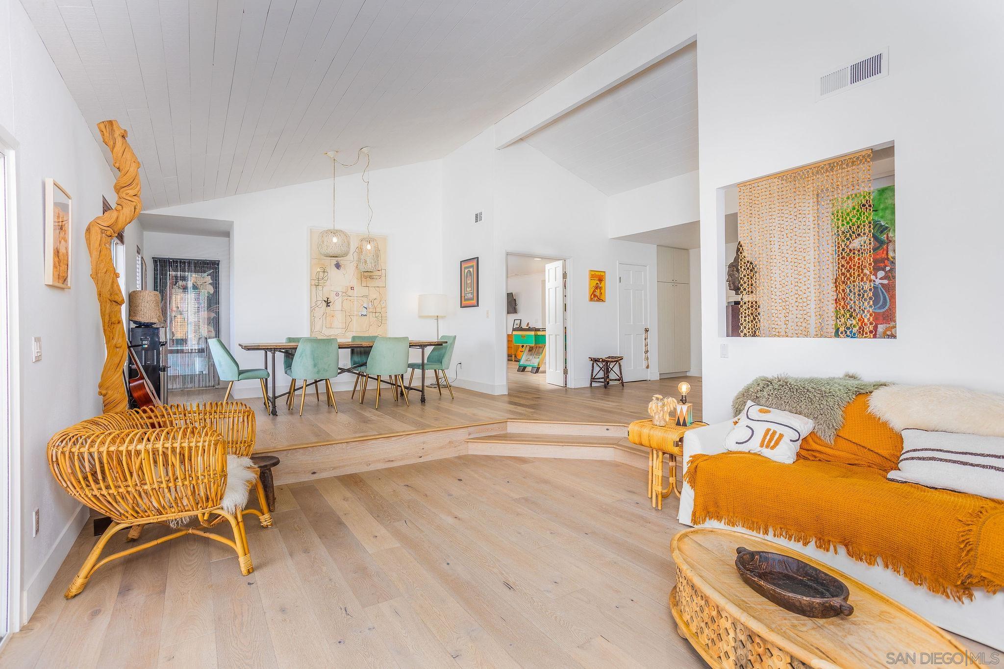 Detail Gallery Image 3 of 36 For 2438  Sacada Cir, Carlsbad,  CA 92009 - 3 Beds | 3 Baths