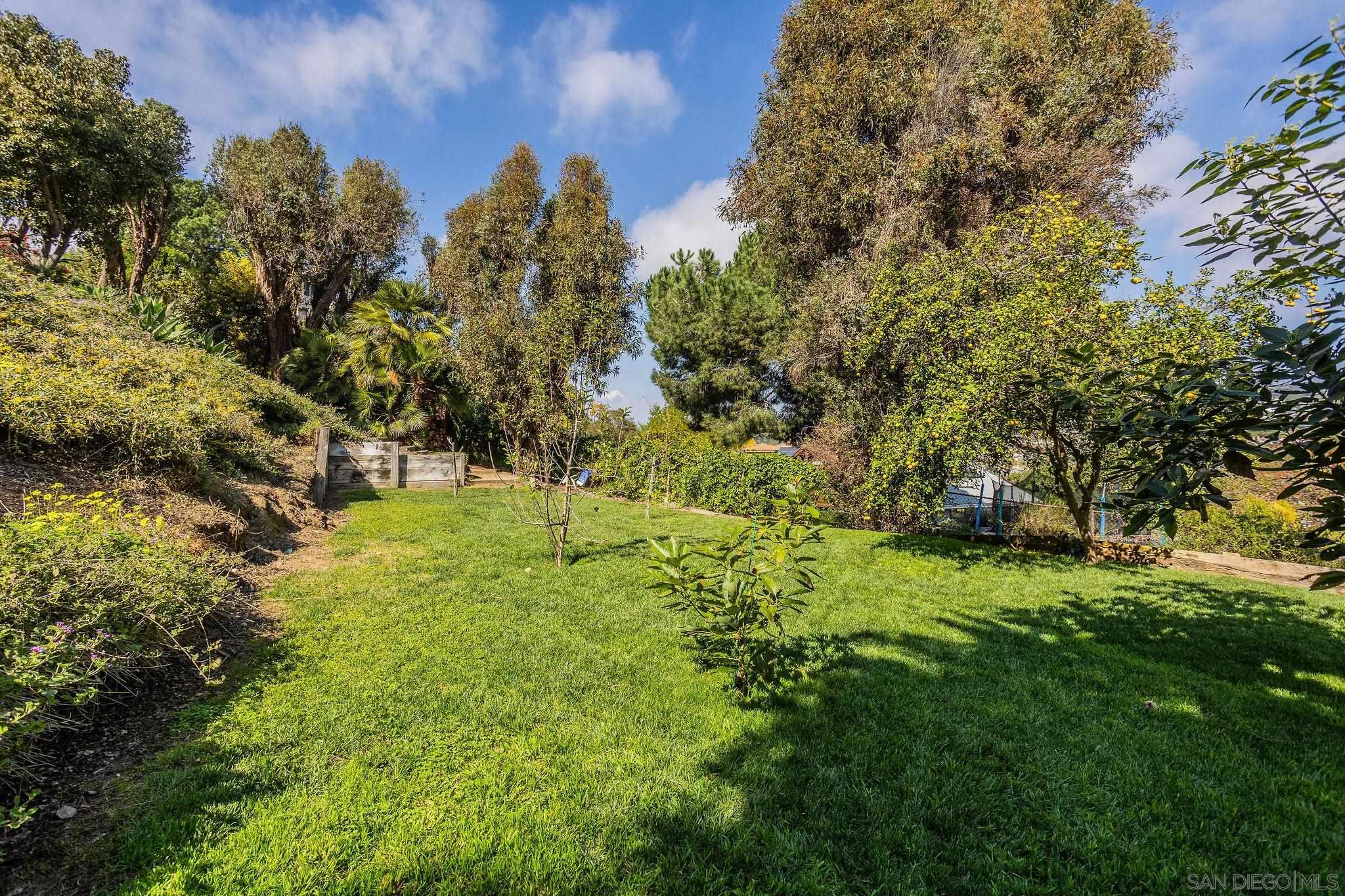 Detail Gallery Image 34 of 36 For 2438  Sacada Cir, Carlsbad,  CA 92009 - 3 Beds | 3 Baths