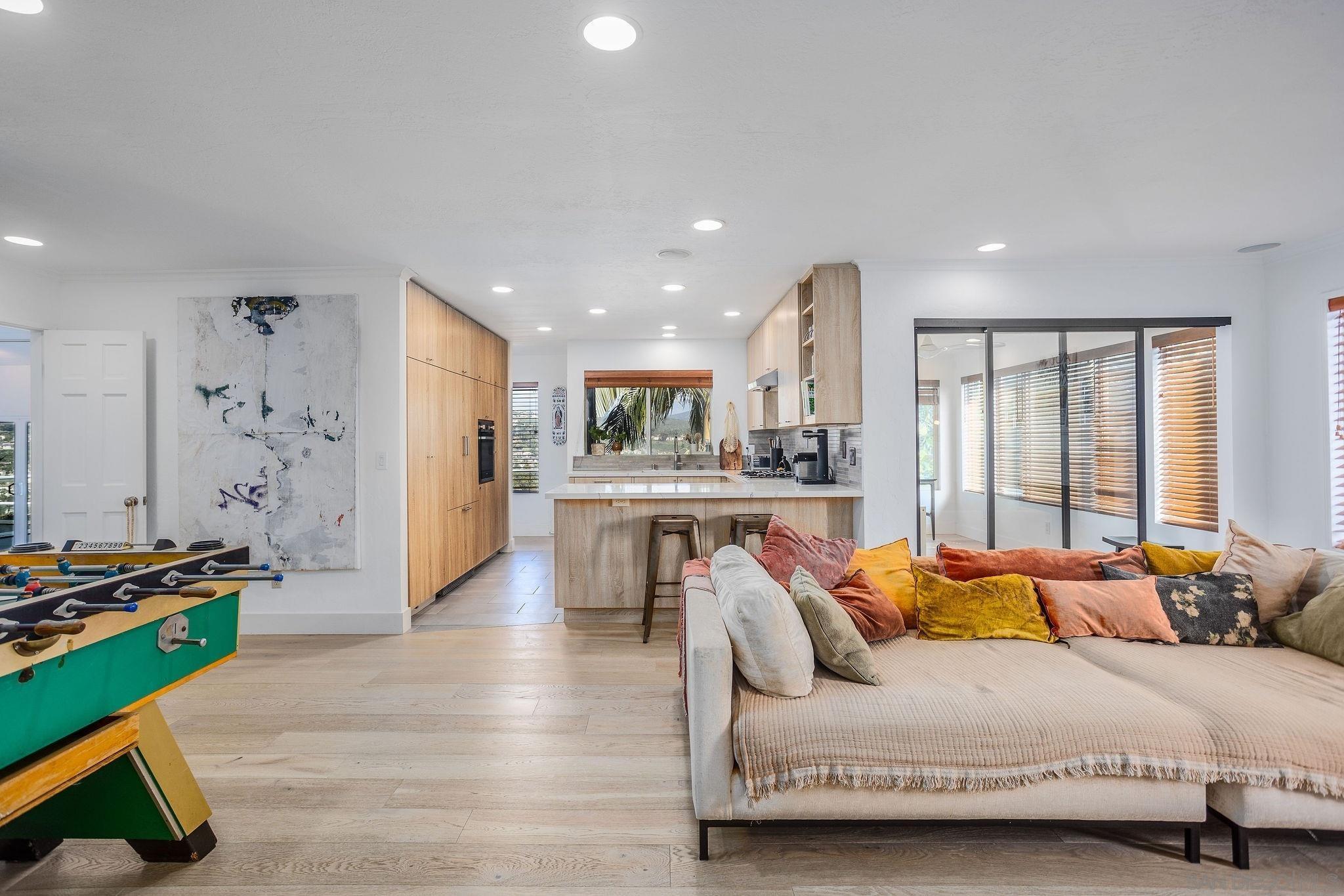 Detail Gallery Image 9 of 36 For 2438  Sacada Cir, Carlsbad,  CA 92009 - 3 Beds | 3 Baths