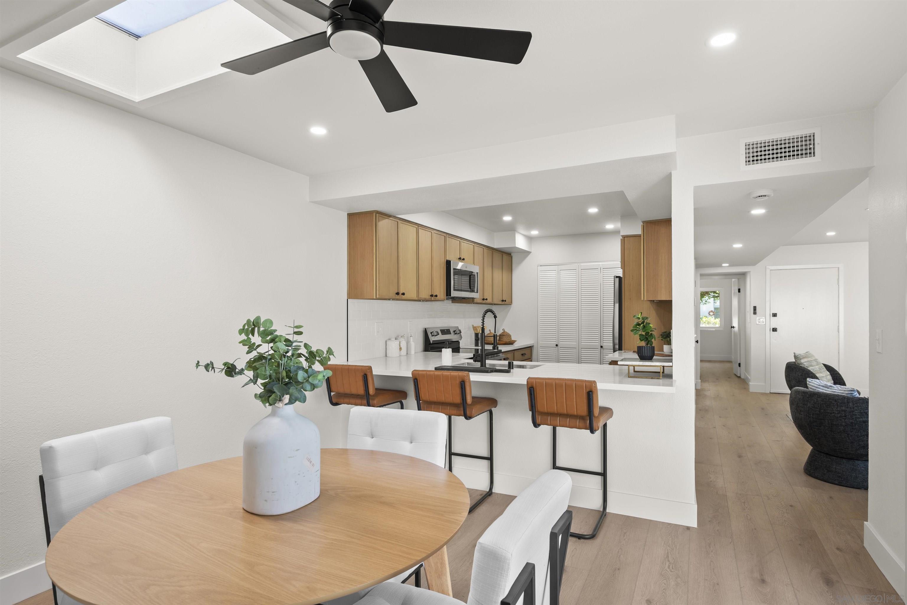 Front Image Thumbnail for SD250042554