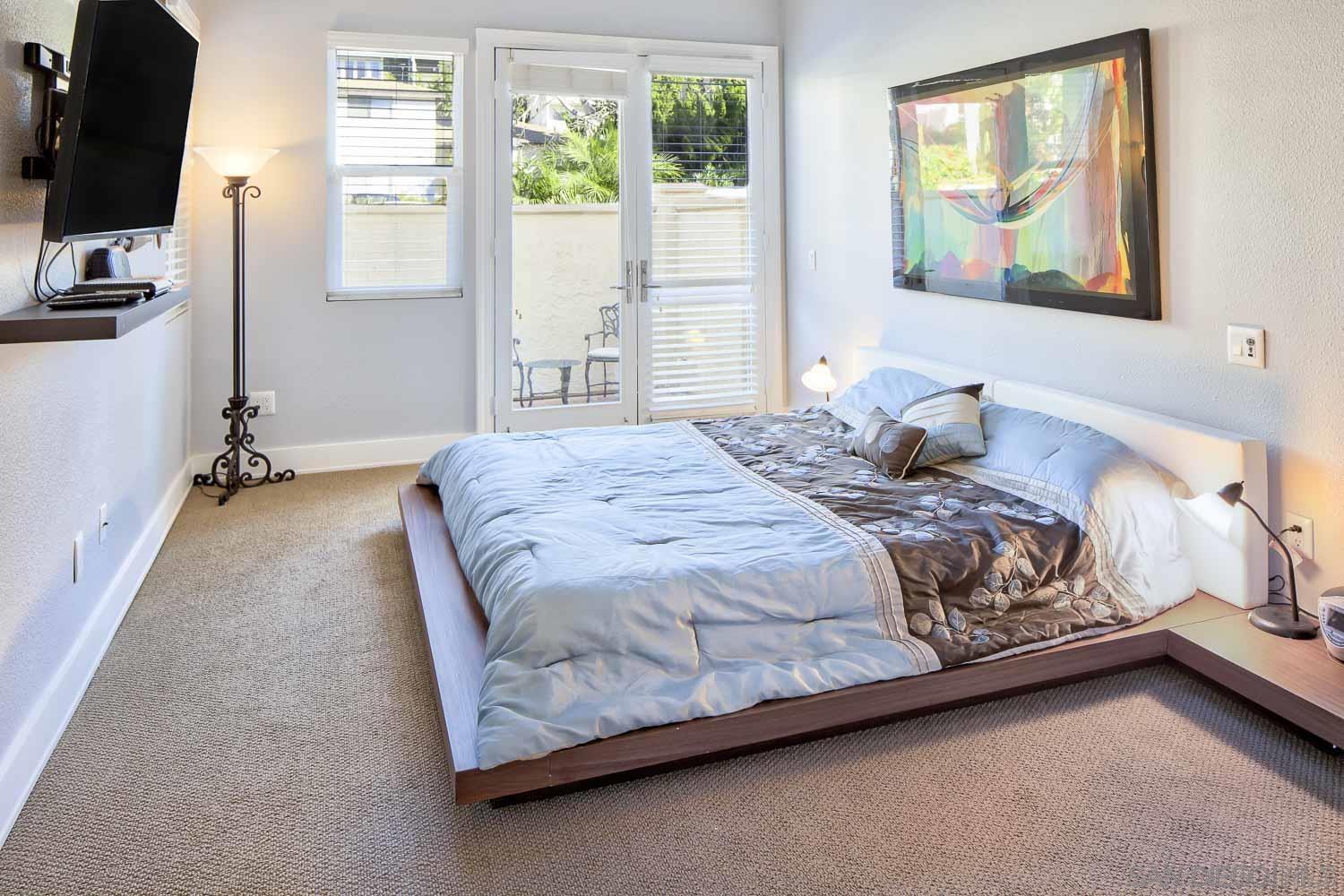 Detail Gallery Image 11 of 23 For 2154  Manchester Ave, Cardiff By The Sea,  CA 92007 - 3 Beds | 3 Baths