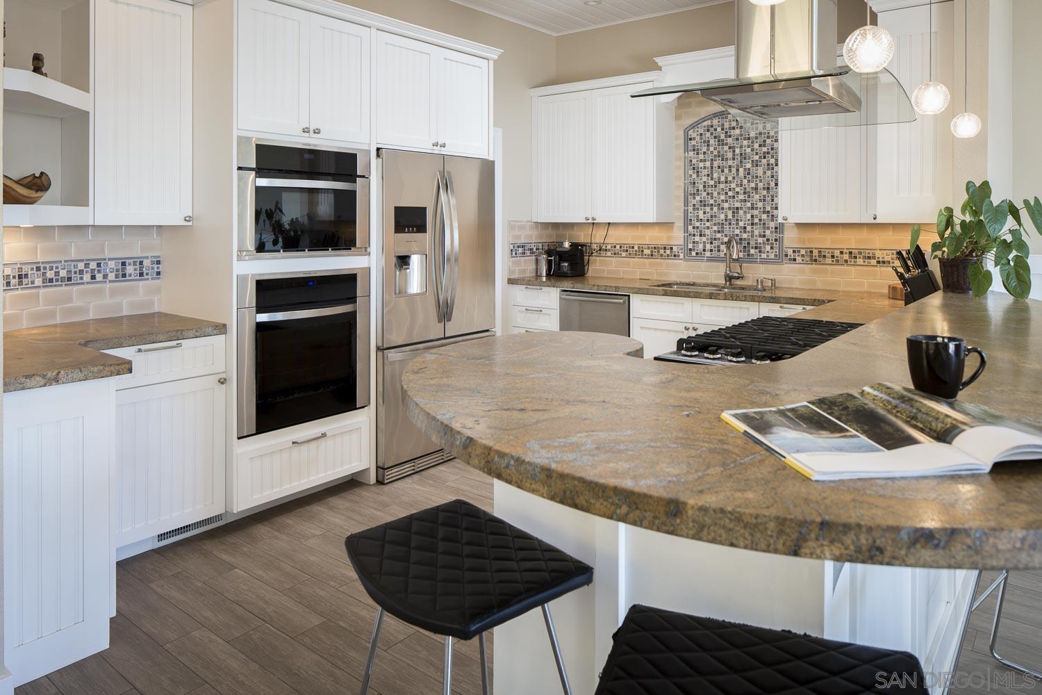 Detail Gallery Image 3 of 23 For 2154  Manchester Ave, Cardiff By The Sea,  CA 92007 - 3 Beds | 3 Baths