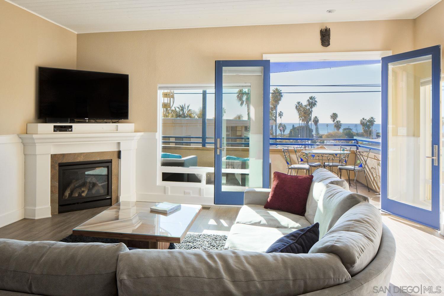 Detail Gallery Image 4 of 23 For 2154  Manchester Ave, Cardiff By The Sea,  CA 92007 - 3 Beds | 3 Baths