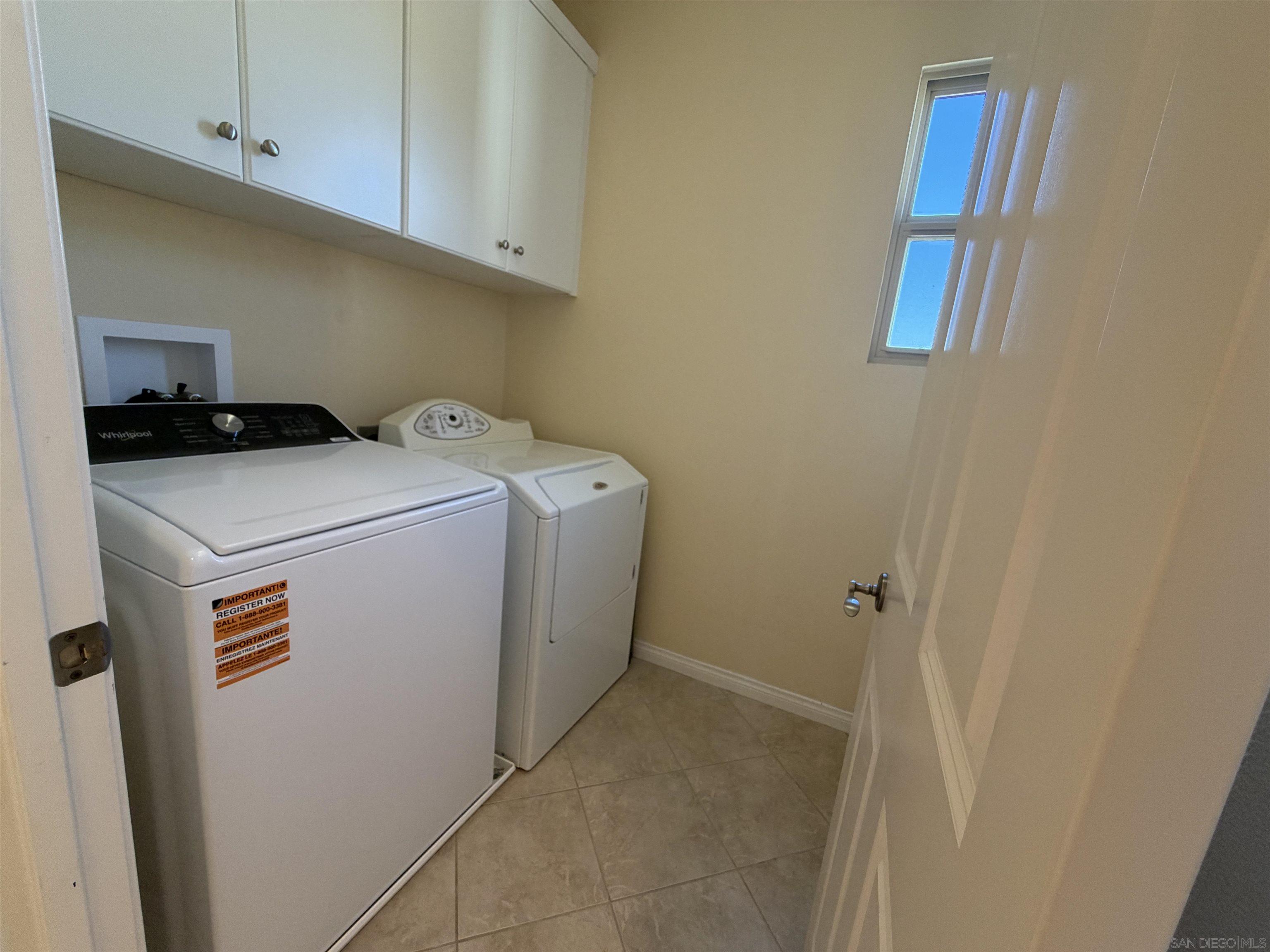 Detail Gallery Image 12 of 17 For 6073  Roselle Meadows Trl, San Diego,  CA 92130 - 4 Beds | 3 Baths