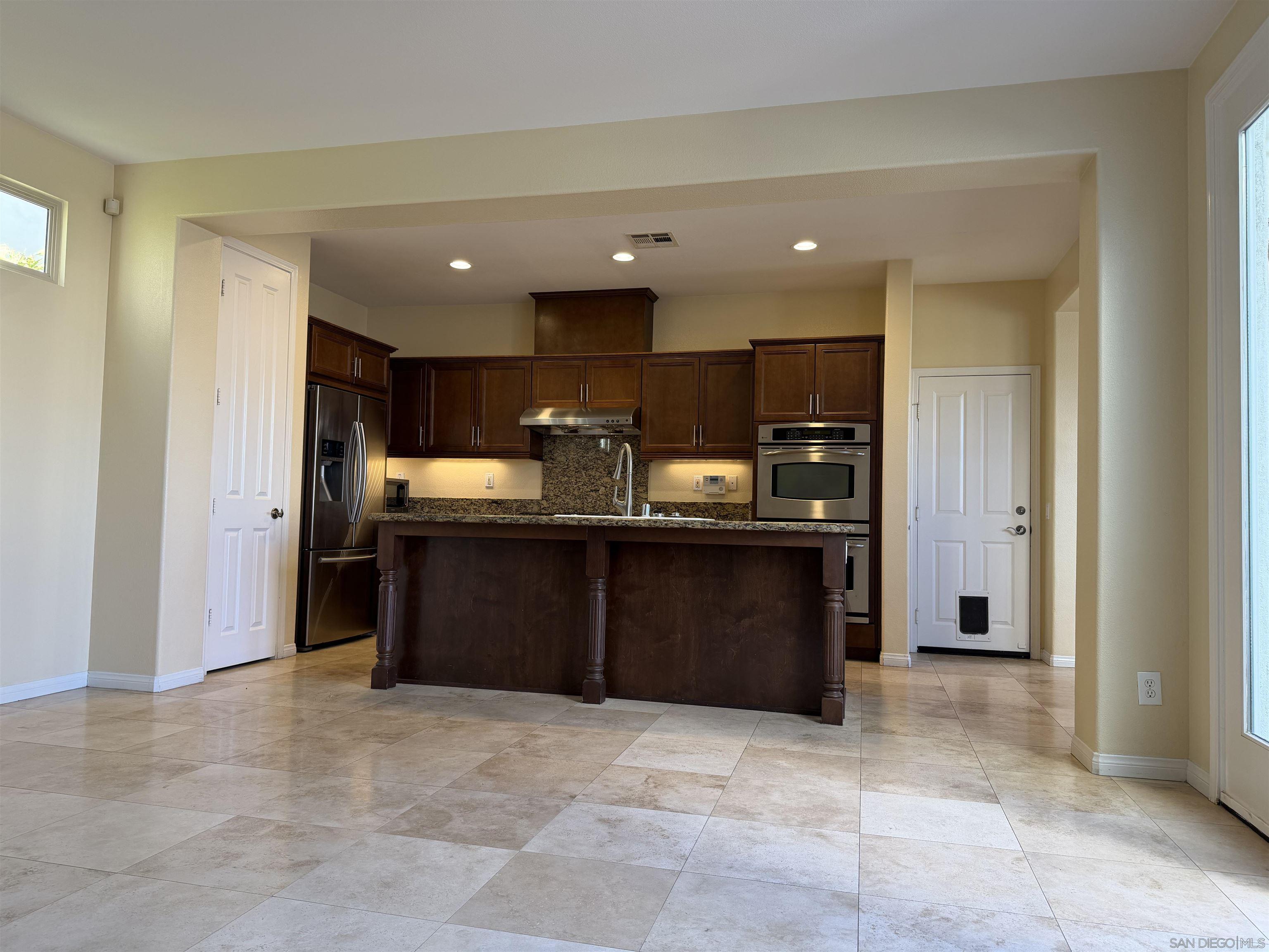 Detail Gallery Image 4 of 17 For 6073  Roselle Meadows Trl, San Diego,  CA 92130 - 4 Beds | 3 Baths