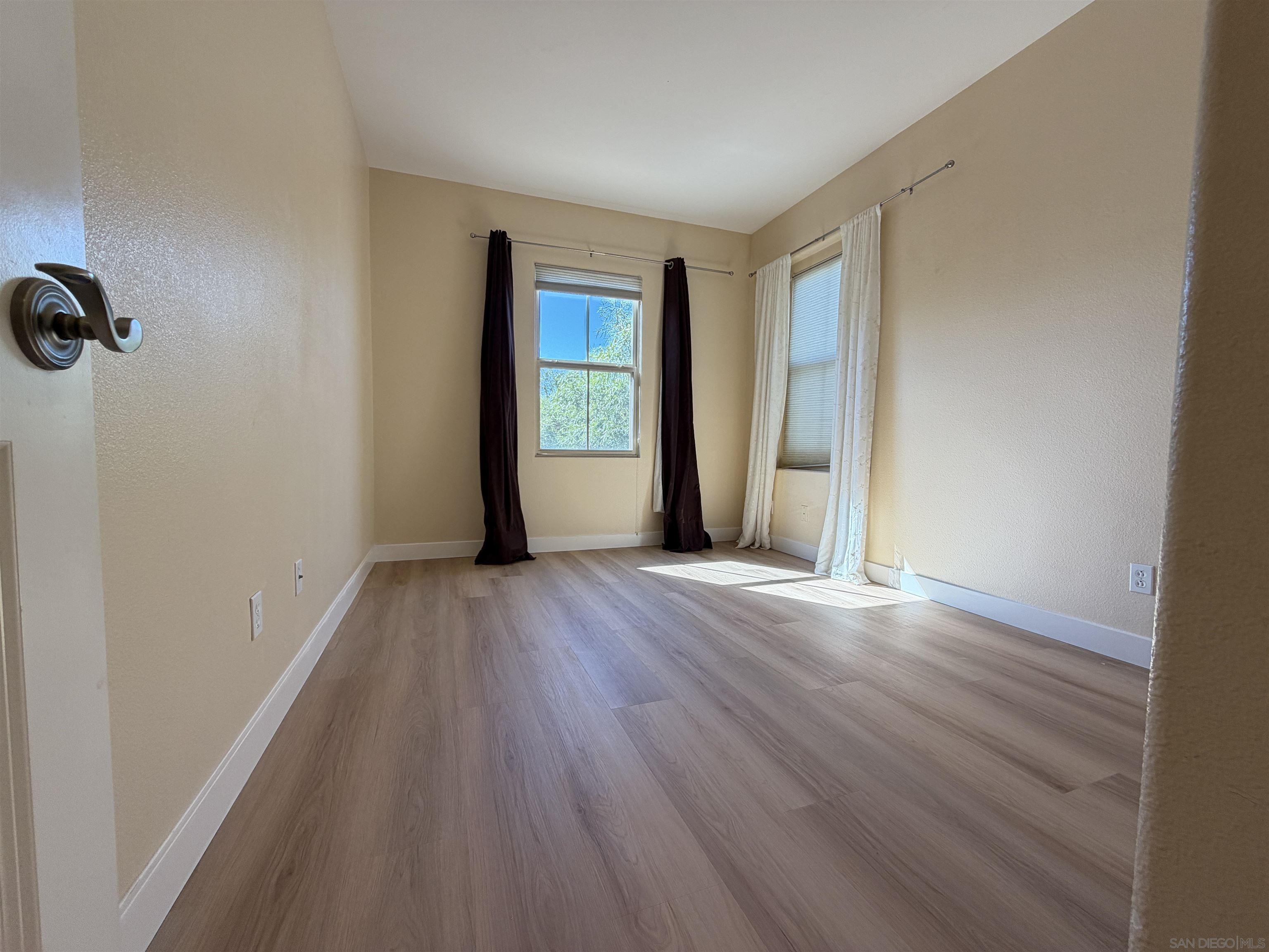 Detail Gallery Image 10 of 17 For 6073  Roselle Meadows Trl, San Diego,  CA 92130 - 4 Beds | 3 Baths