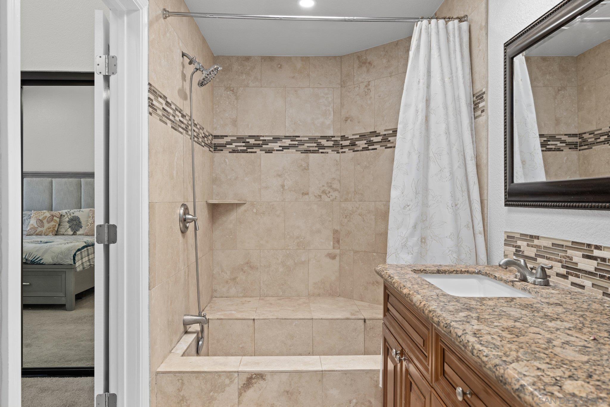 Detail Gallery Image 17 of 35 For 15913  Avenida Villaha  #42,  San Diego,  CA 92128 - 3 Beds | 2/1 Baths