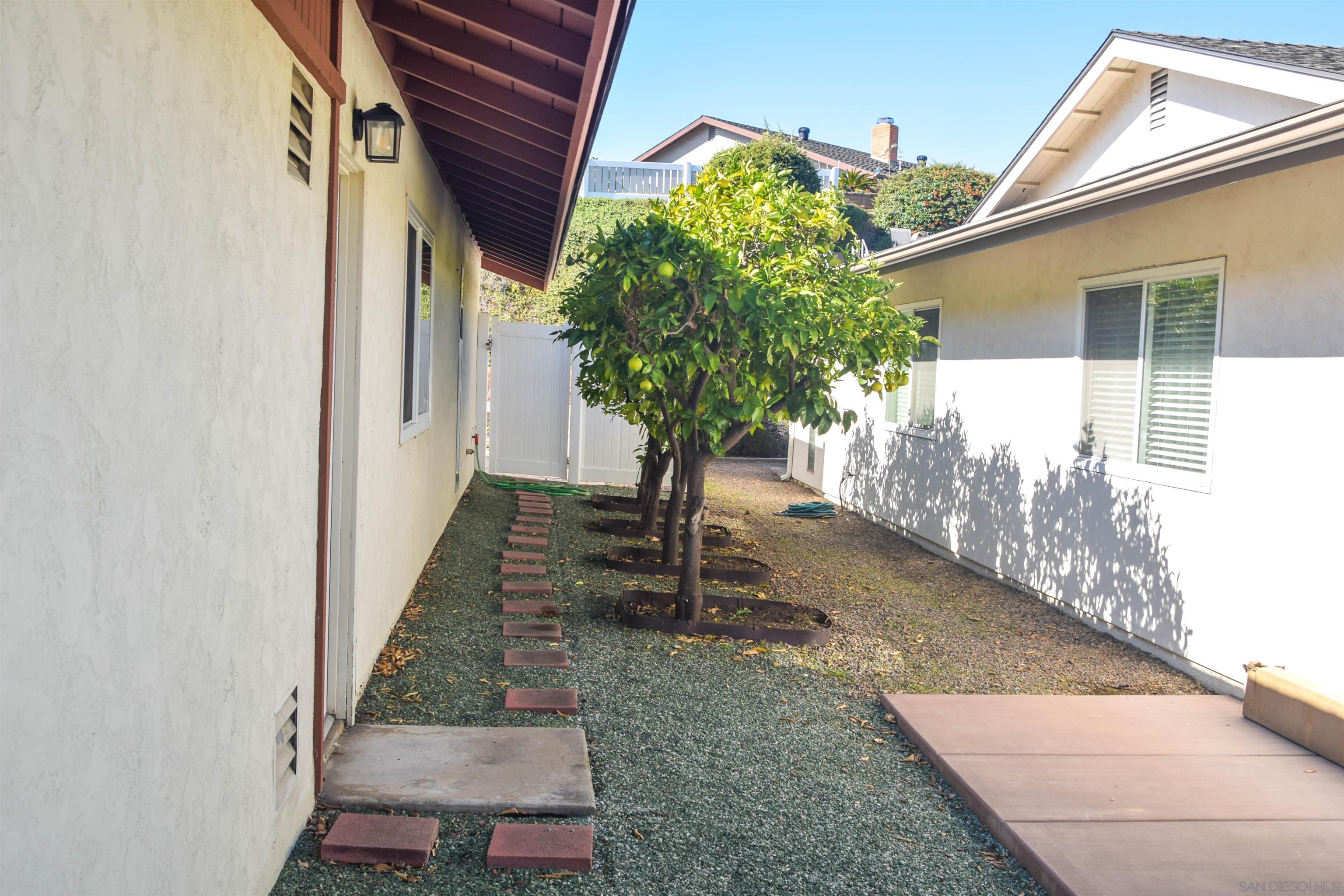 Detail Gallery Image 31 of 56 For 16734  Bernardo Oaks Dr, San Diego,  CA 92128 - 2 Beds | 2 Baths