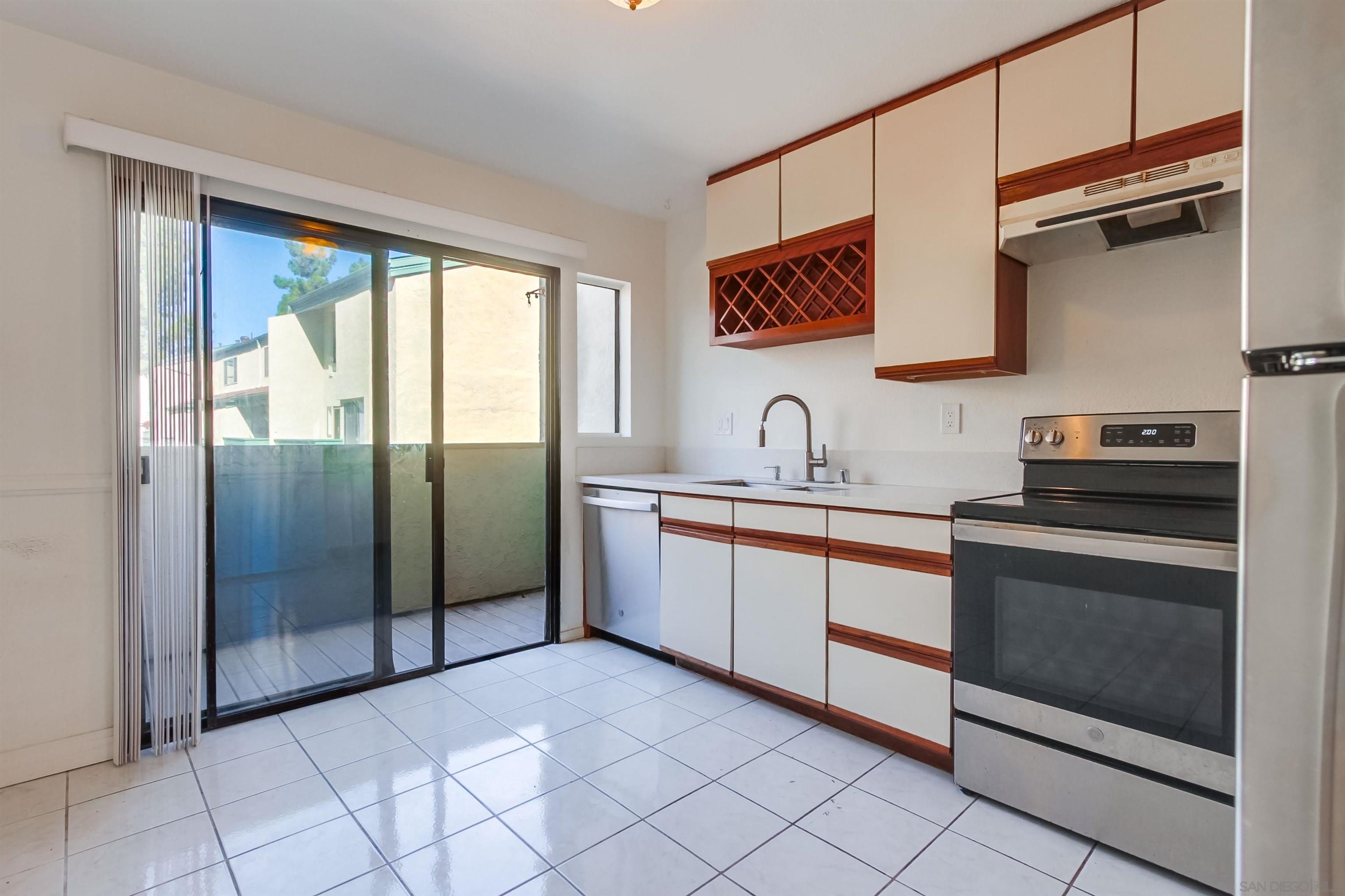 Detail Gallery Image 18 of 43 For 3324  Caminito Eastbluff  161, La Jolla,  CA 92037 - 3 Beds | 2/1 Baths