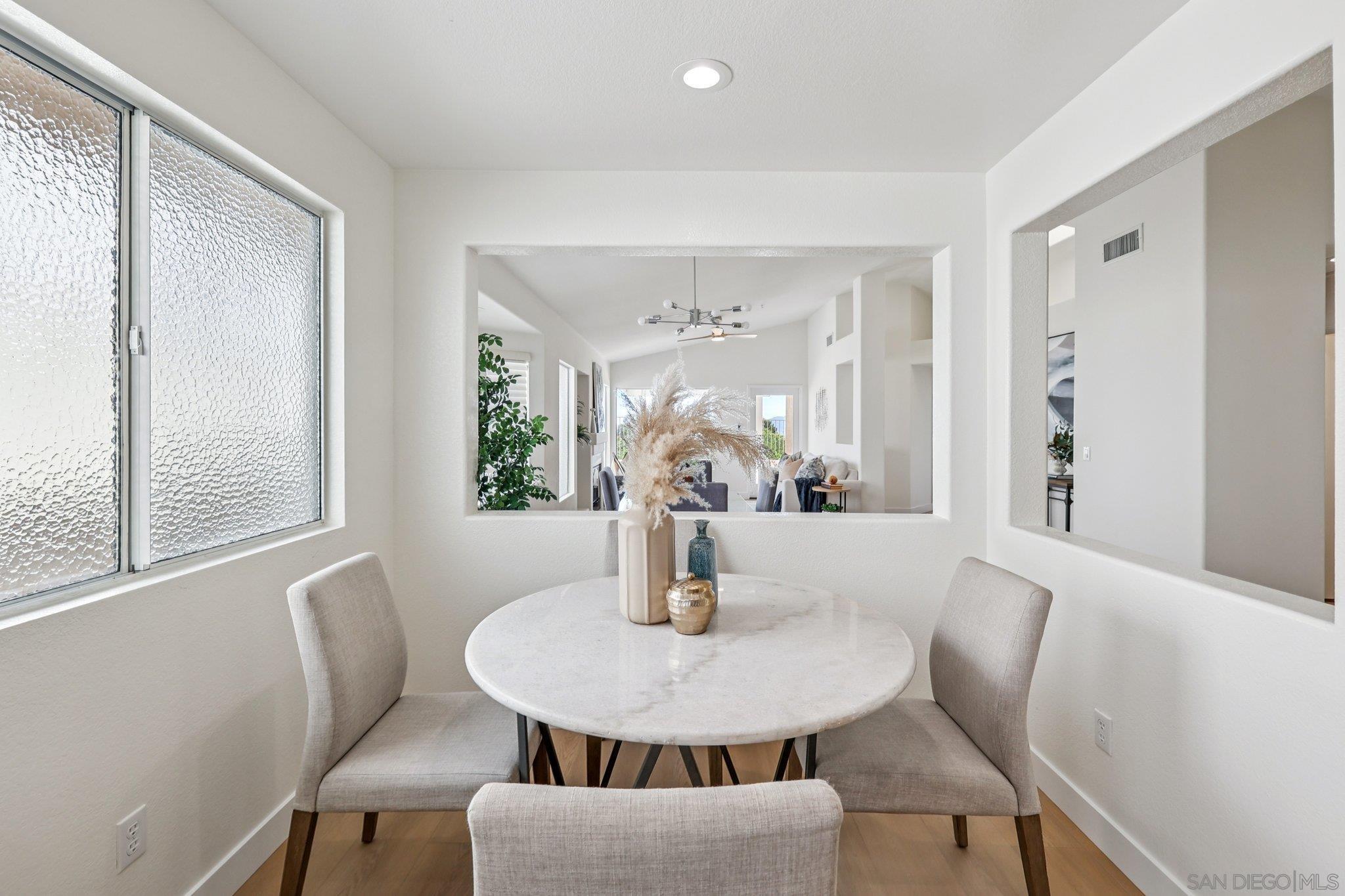 Detail Gallery Image 12 of 59 For 2491  Moonlight Gln, Escondido,  CA 92026 - 3 Beds | 2 Baths