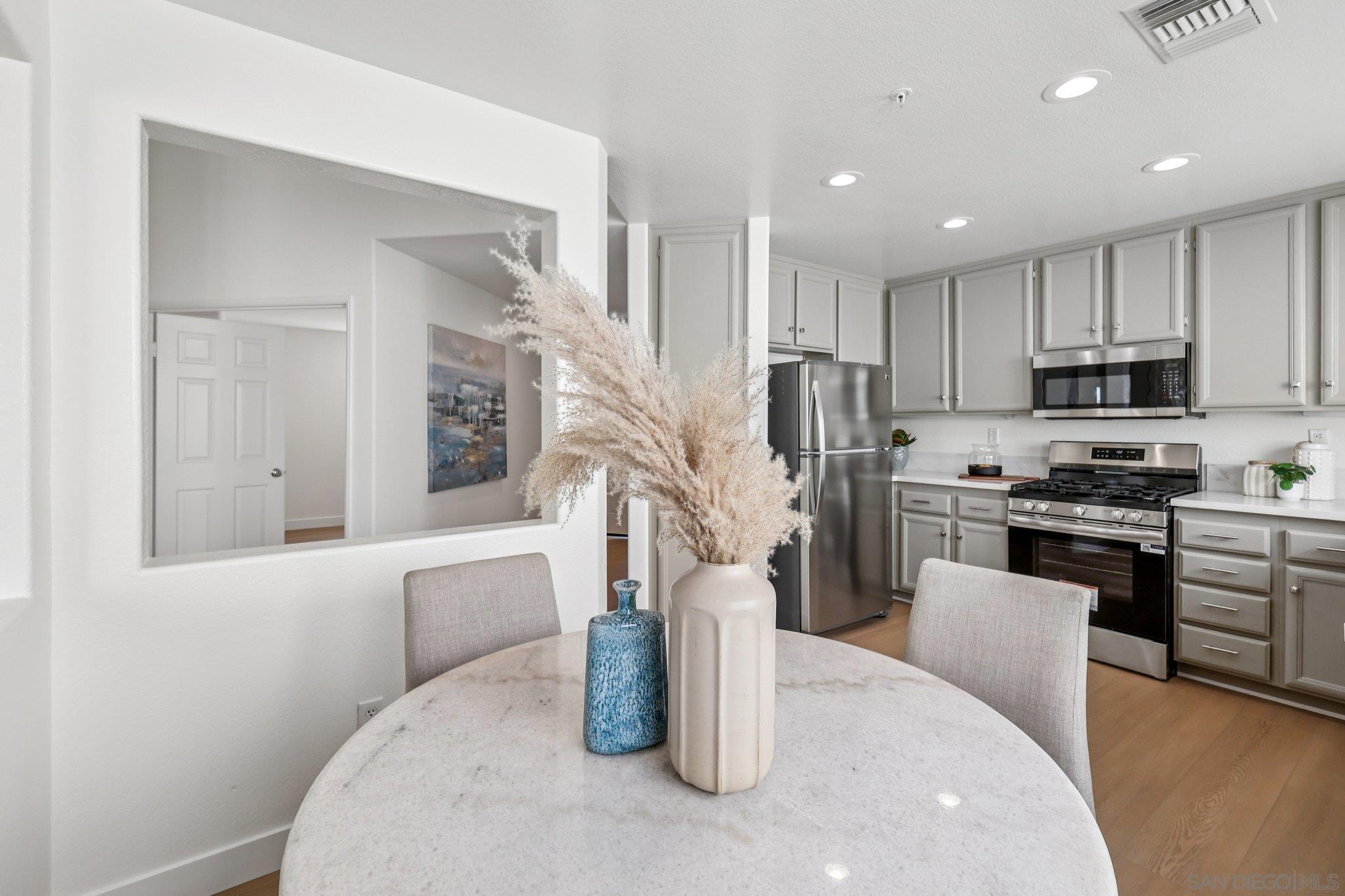 Detail Gallery Image 13 of 59 For 2491  Moonlight Gln, Escondido,  CA 92026 - 3 Beds | 2 Baths