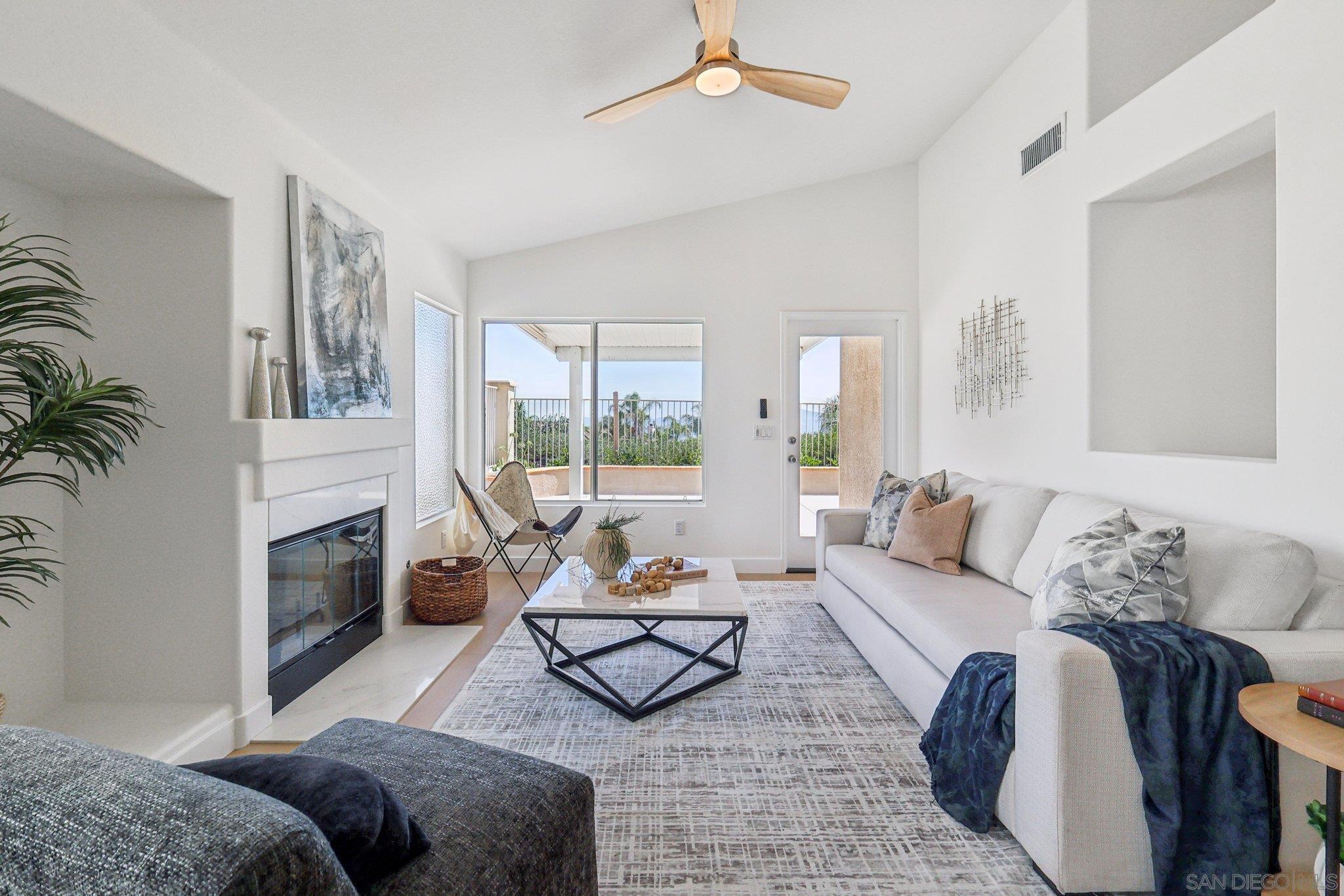 Detail Gallery Image 5 of 59 For 2491  Moonlight Gln, Escondido,  CA 92026 - 3 Beds | 2 Baths