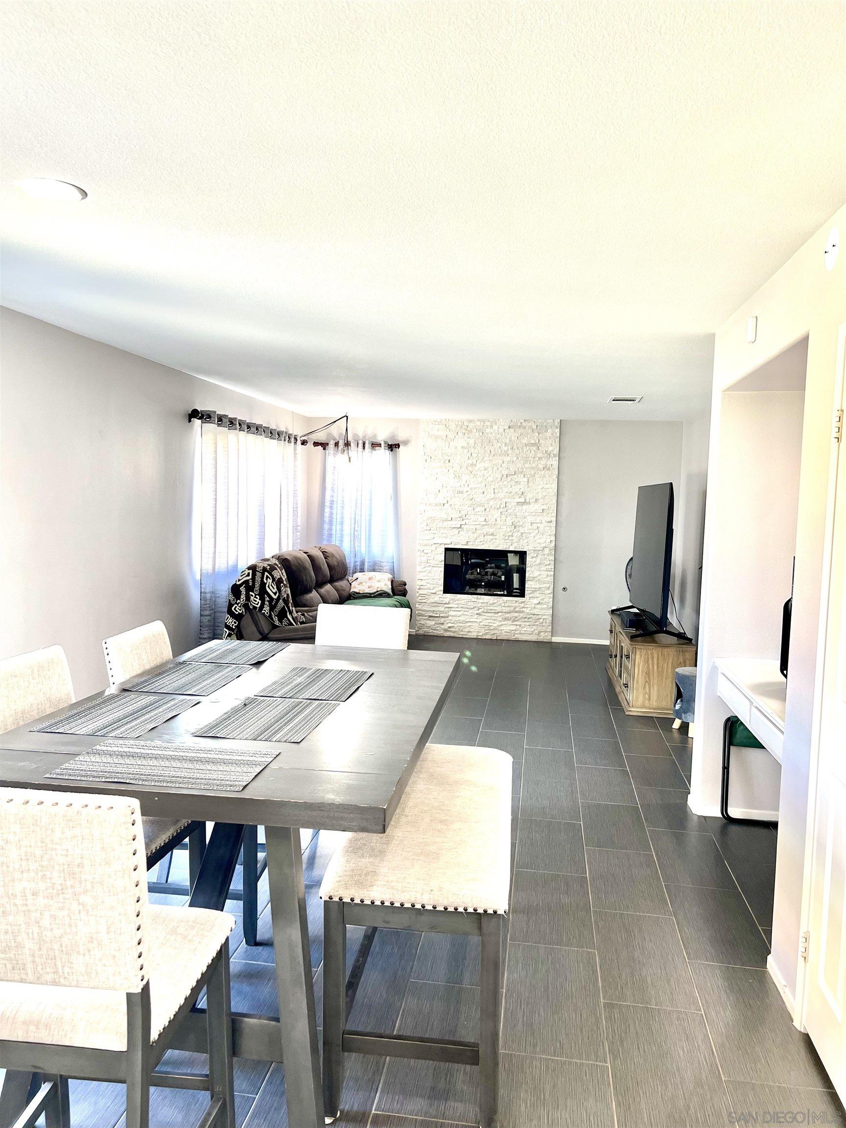 Detail Gallery Image 5 of 13 For 28454  Saddlecrest, Sun City,  CA 92585 - 4 Beds | 3 Baths