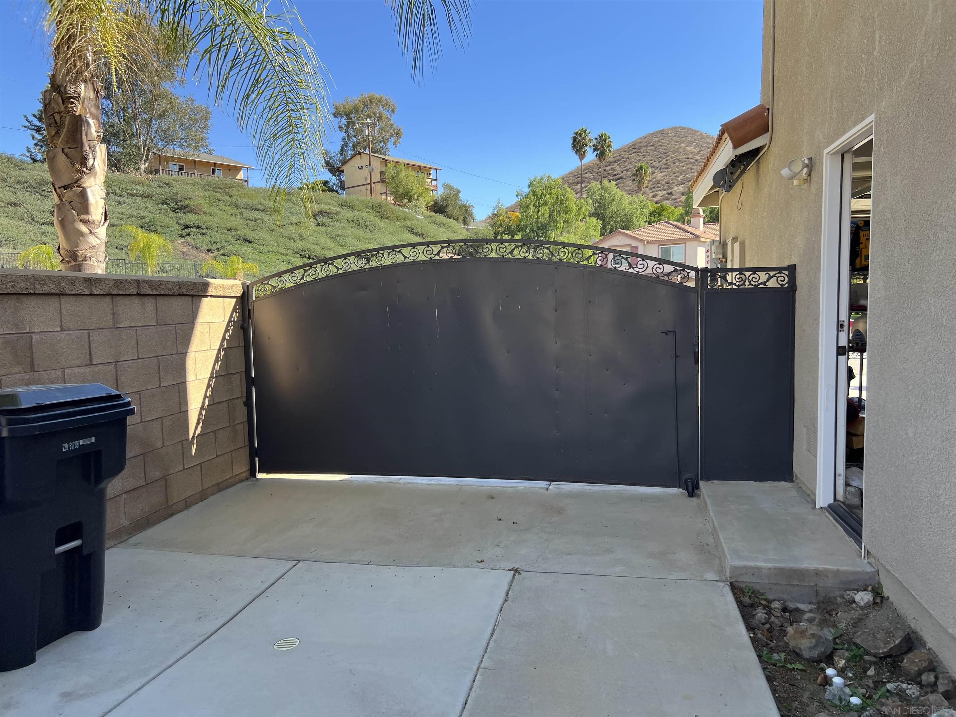 Detail Gallery Image 3 of 6 For 28454  Saddlecrest, Sun City,  CA 92585 - 4 Beds | 3 Baths