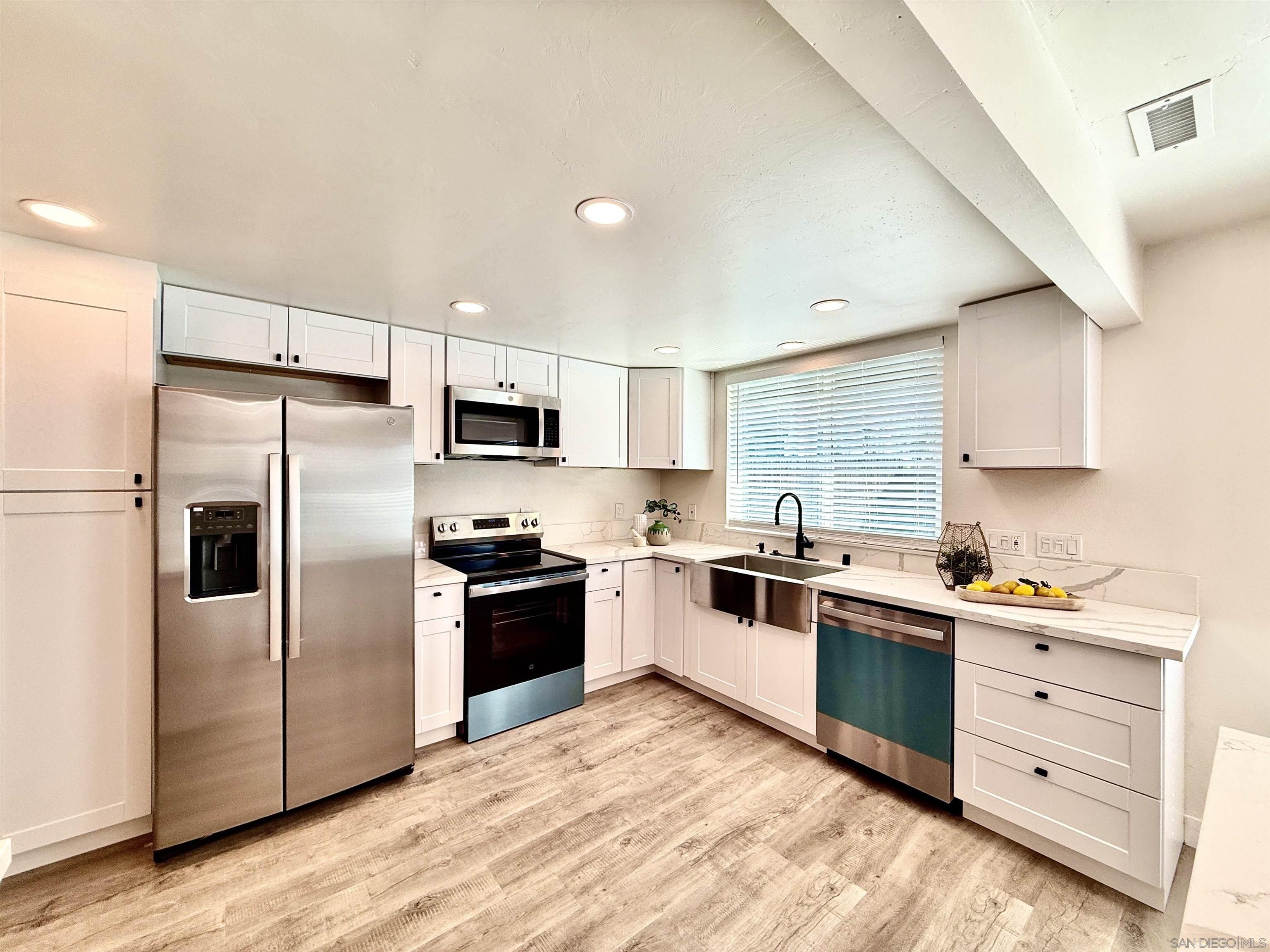 Detail Gallery Image 4 of 31 For 8815  Jackie Dr, San Diego,  CA 92119 - 4 Beds | 2/1 Baths