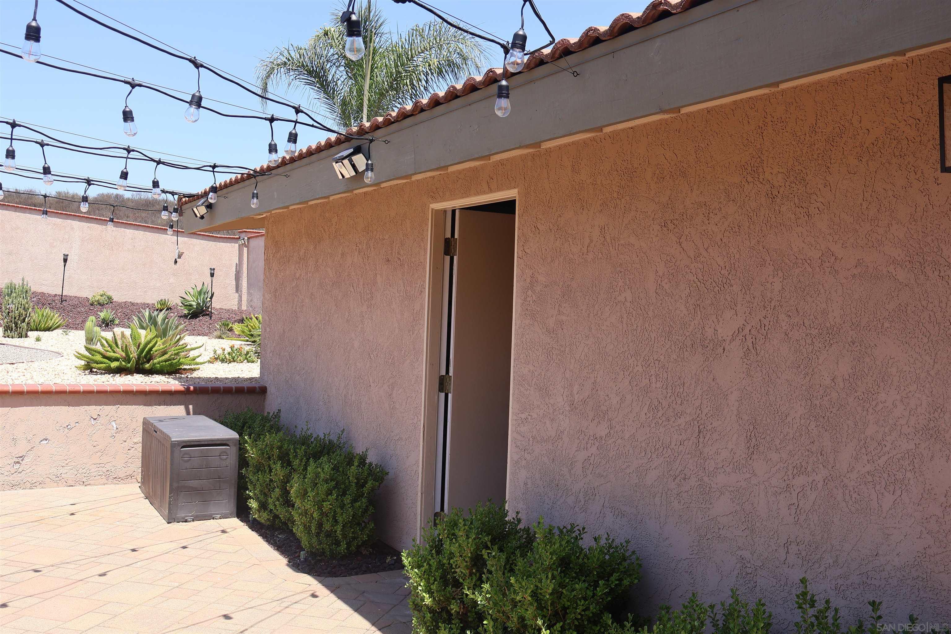 Detail Gallery Image 27 of 41 For 672  Chateau Place, Escondido,  CA 92029 - 4 Beds | 3 Baths