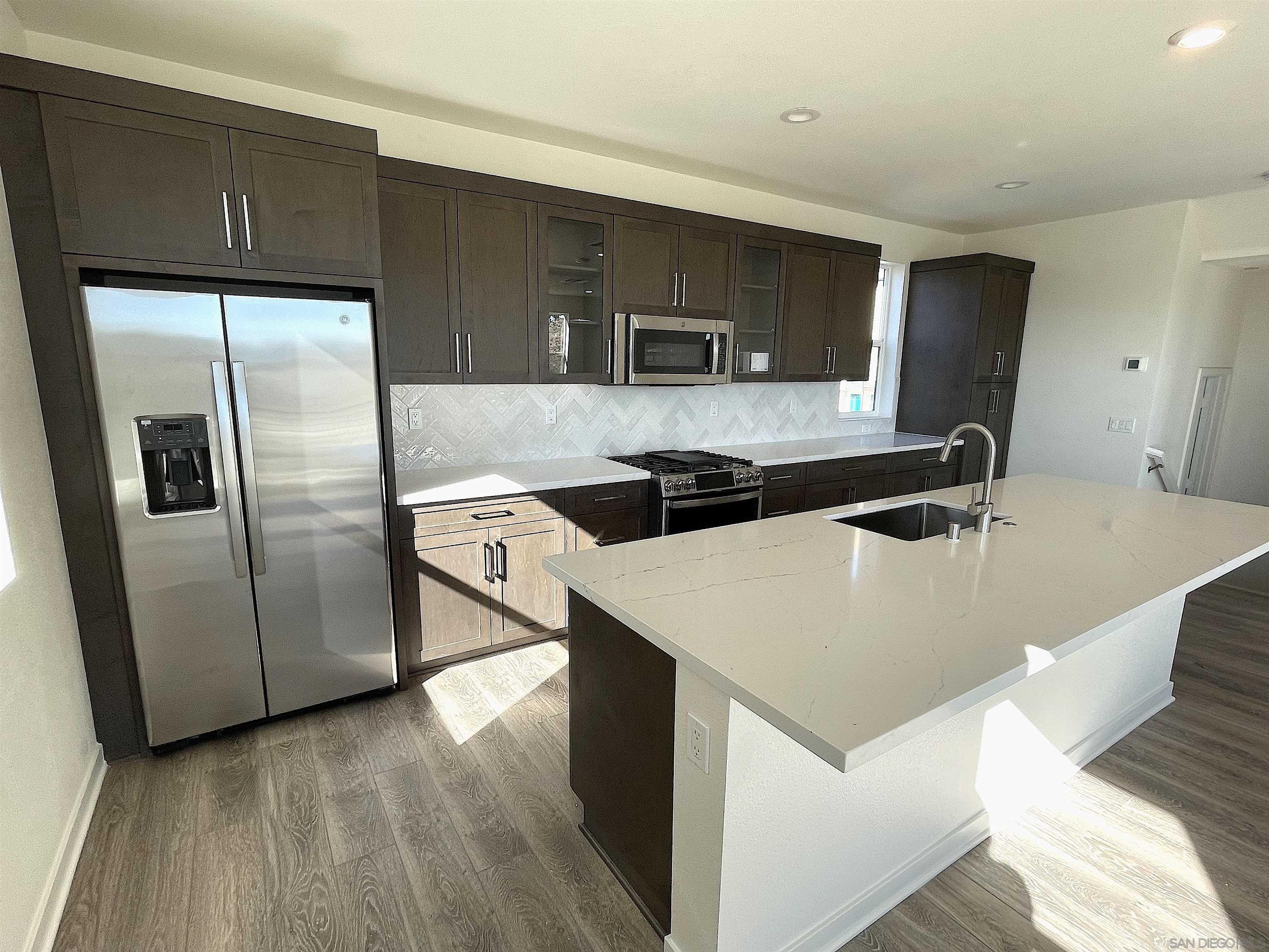 Detail Gallery Image 4 of 18 For 3091  Marquee Way, San Diego,  CA 92108 - 3 Beds | 2/1 Baths