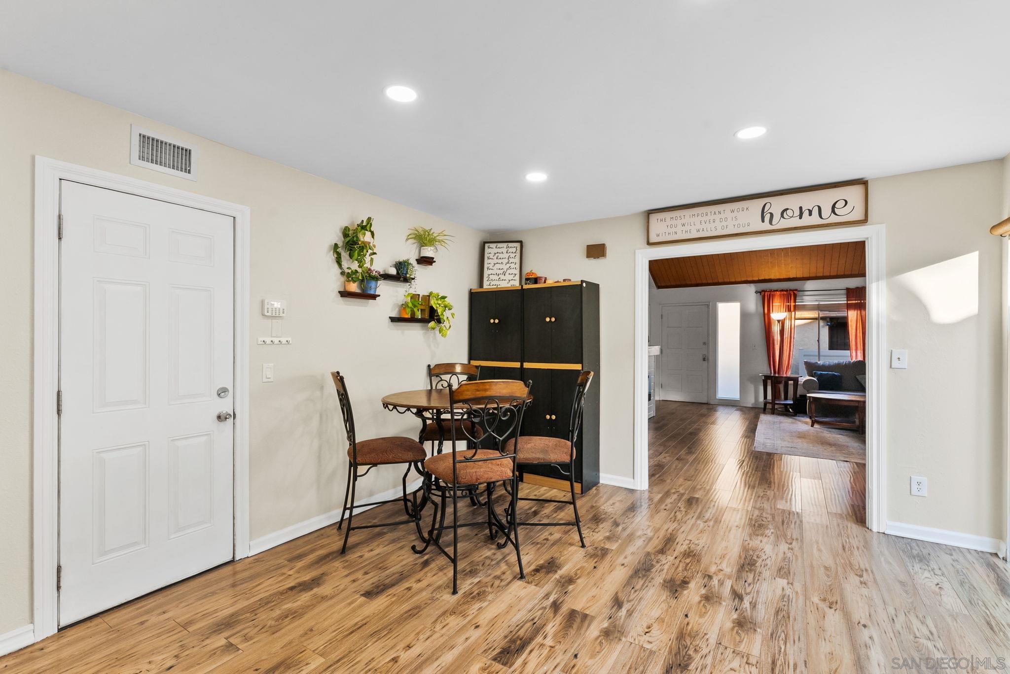 Detail Gallery Image 11 of 42 For 6811  Parkside Avenue, San Diego,  CA 92139 - 3 Beds | 2 Baths