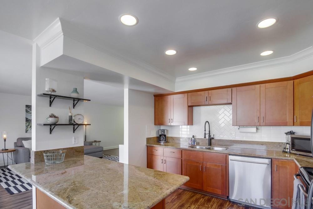 Detail Gallery Image 11 of 21 For 2915  Lawrence Street  9, San Diego,  CA 92106 - 2 Beds | 2 Baths