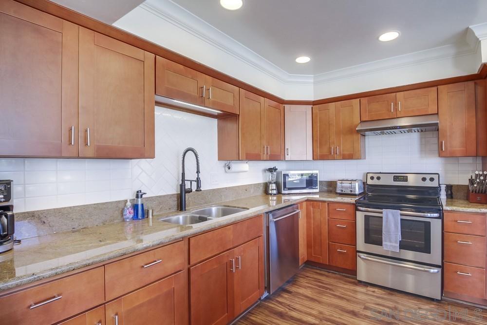 Detail Gallery Image 8 of 21 For 2915  Lawrence Street  9, San Diego,  CA 92106 - 2 Beds | 2 Baths