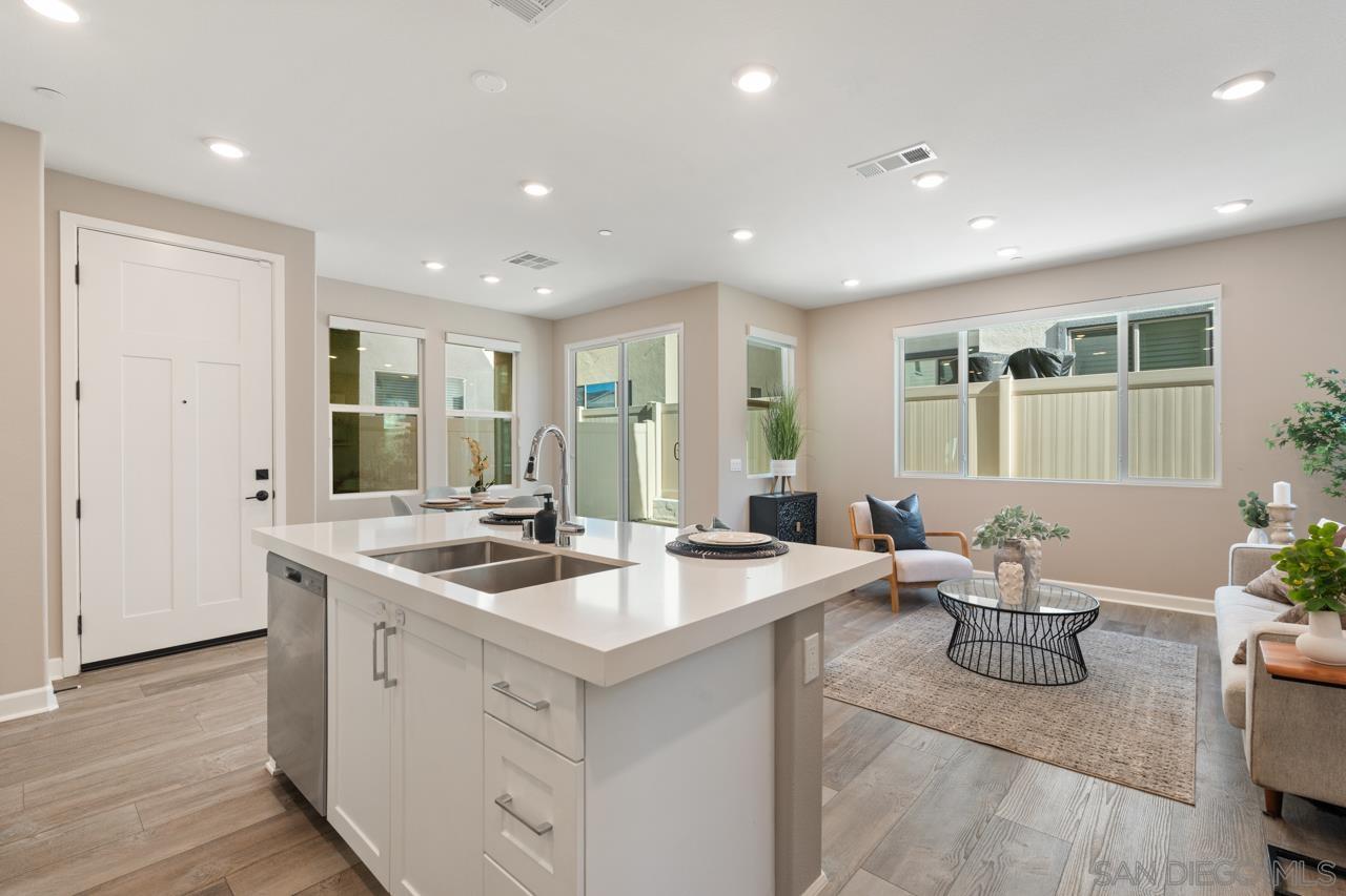 Detail Gallery Image 11 of 73 For 1938  Julie Dawn Pl, Escondido,  CA 92026 - 3 Beds | 2/1 Baths