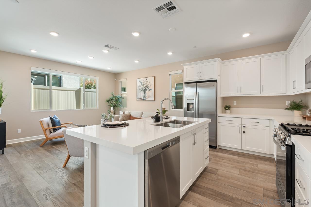 Detail Gallery Image 9 of 73 For 1938  Julie Dawn Pl, Escondido,  CA 92026 - 3 Beds | 2/1 Baths