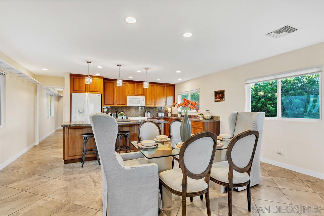 Detail Gallery Image 8 of 48 For 2533  Geranium Street, San Diego,  CA 92109 - 3 Beds | 2 Baths