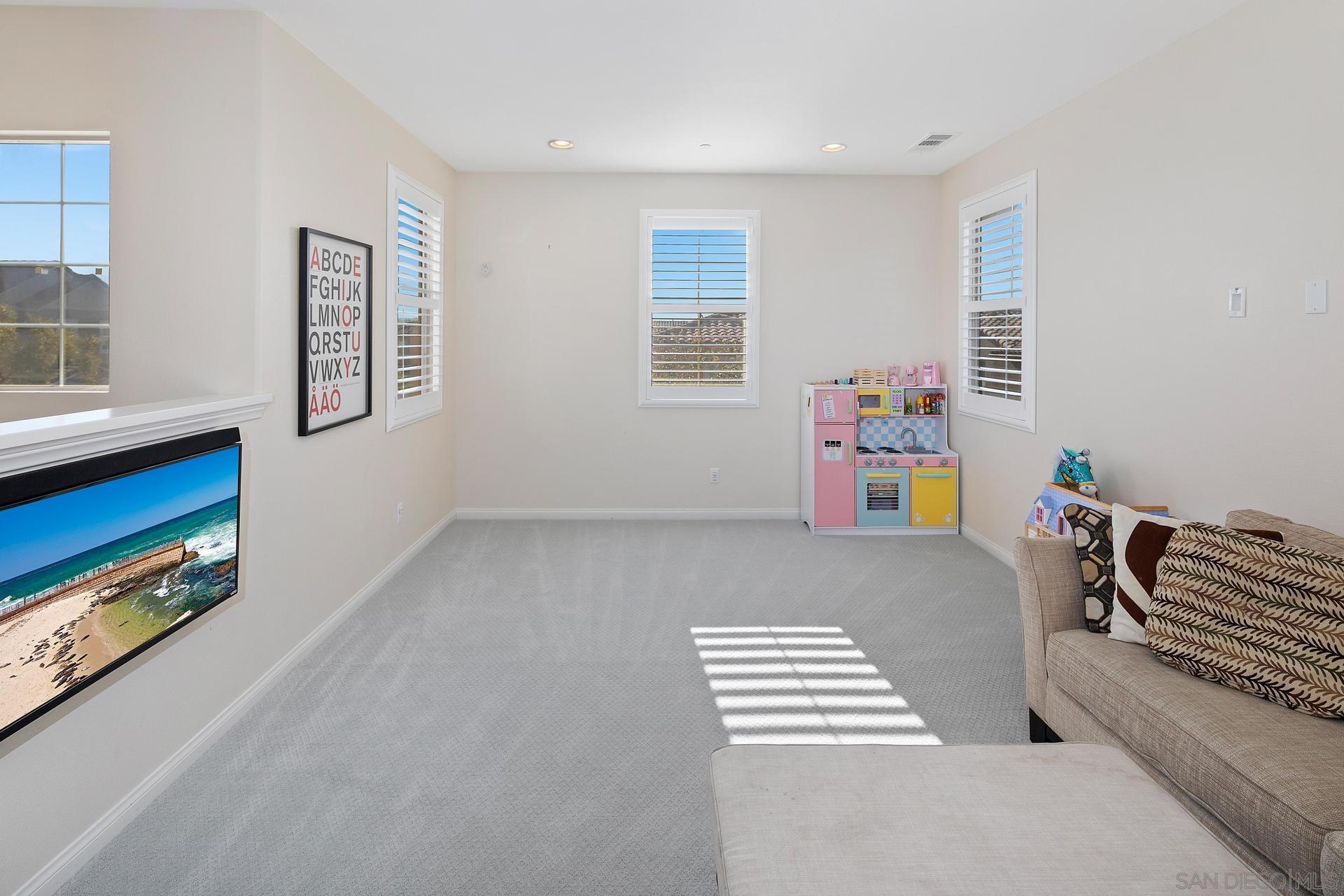 Detail Gallery Image 27 of 38 For 15653  Tanner Ridge Rd, San Diego,  CA 92127 - 4 Beds | 3 Baths