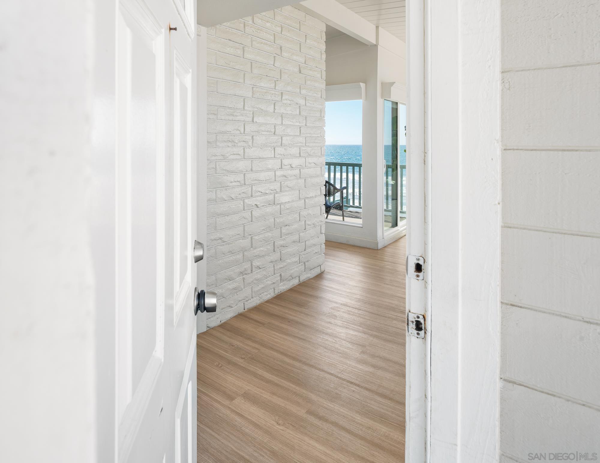 Detail Gallery Image 4 of 47 For 1680  Seacoast Drive  #D,  Imperial Beach,  CA 91932 - 2 Beds | 2 Baths