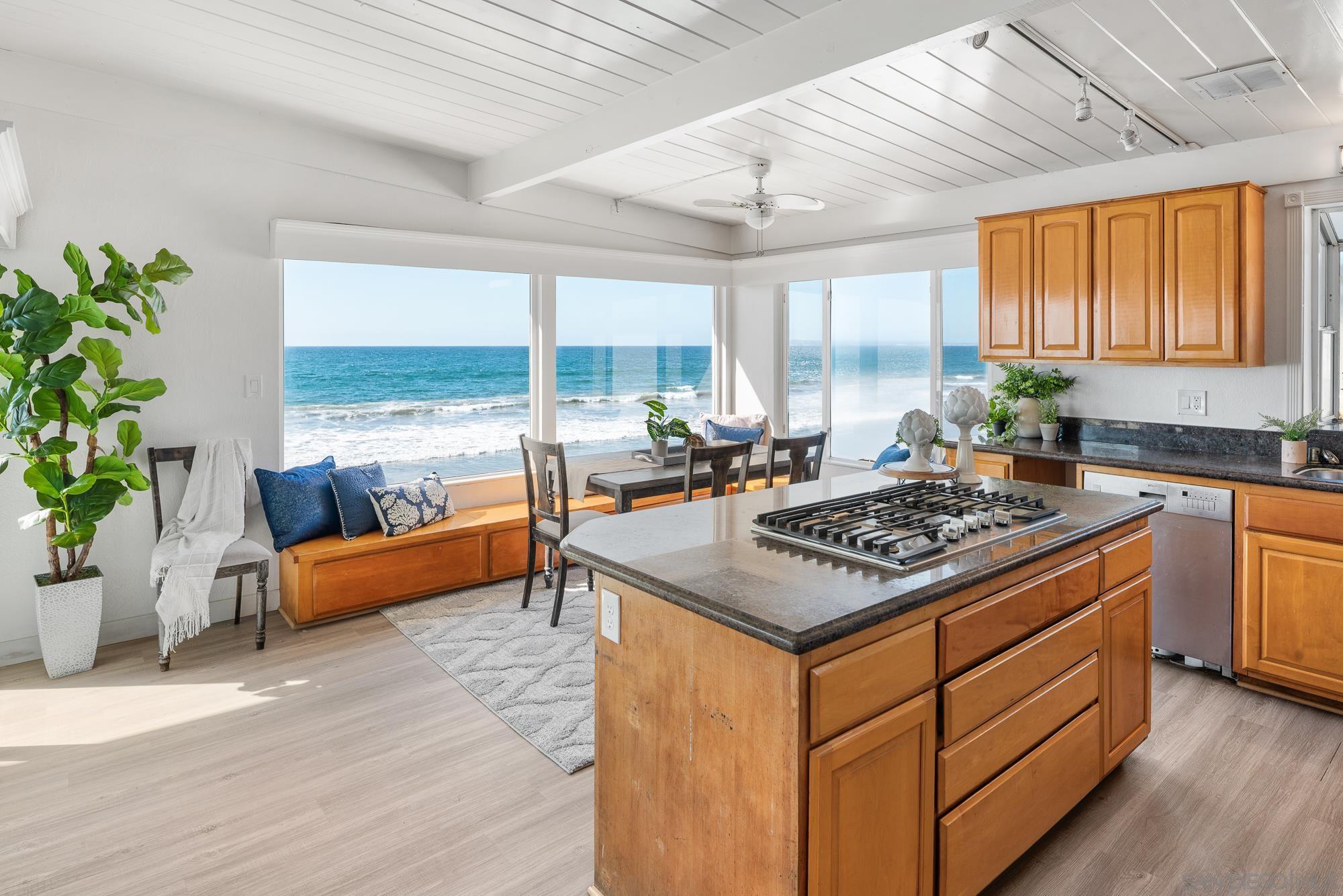 Detail Gallery Image 6 of 47 For 1680  Seacoast Drive  #D,  Imperial Beach,  CA 91932 - 2 Beds | 2 Baths